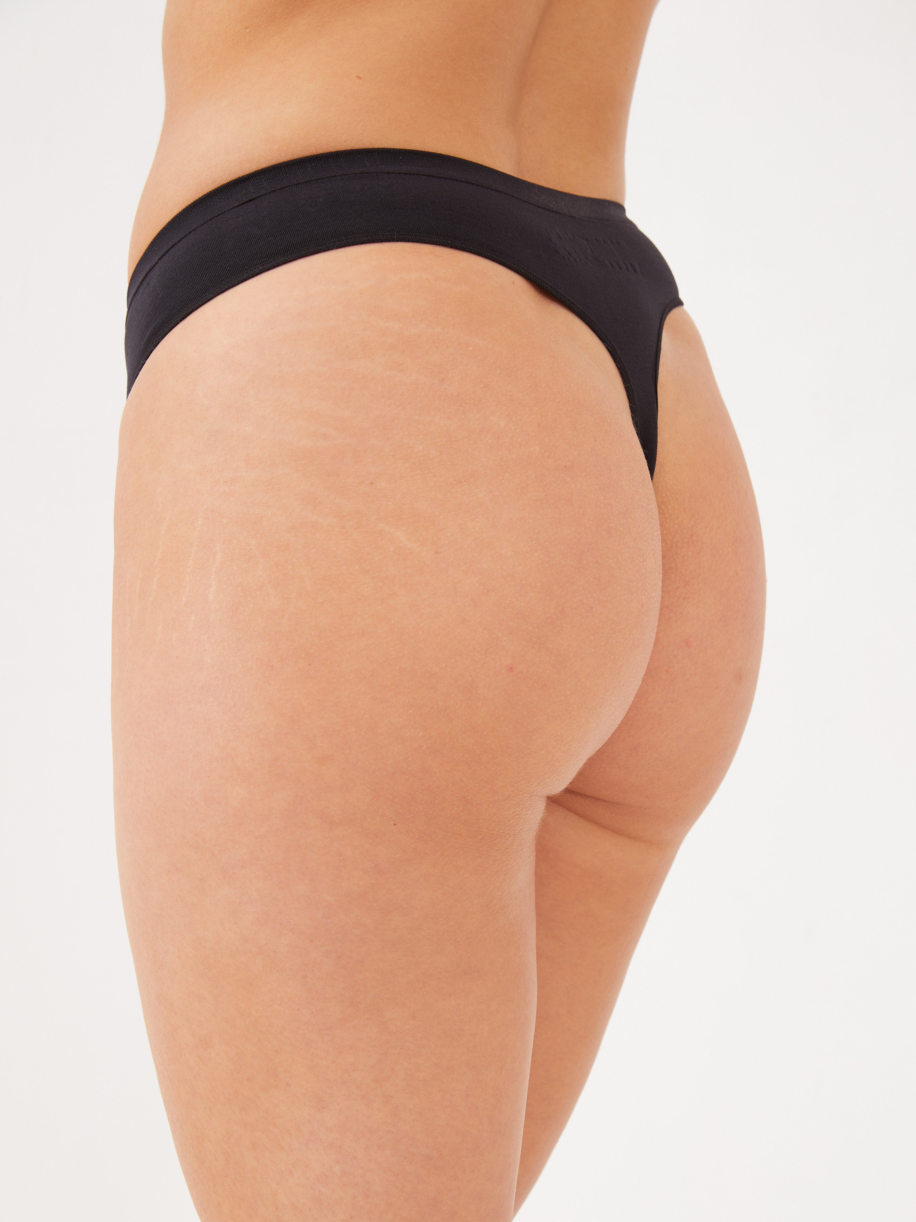 תחתון חוטיני סימלס אפ - שחור