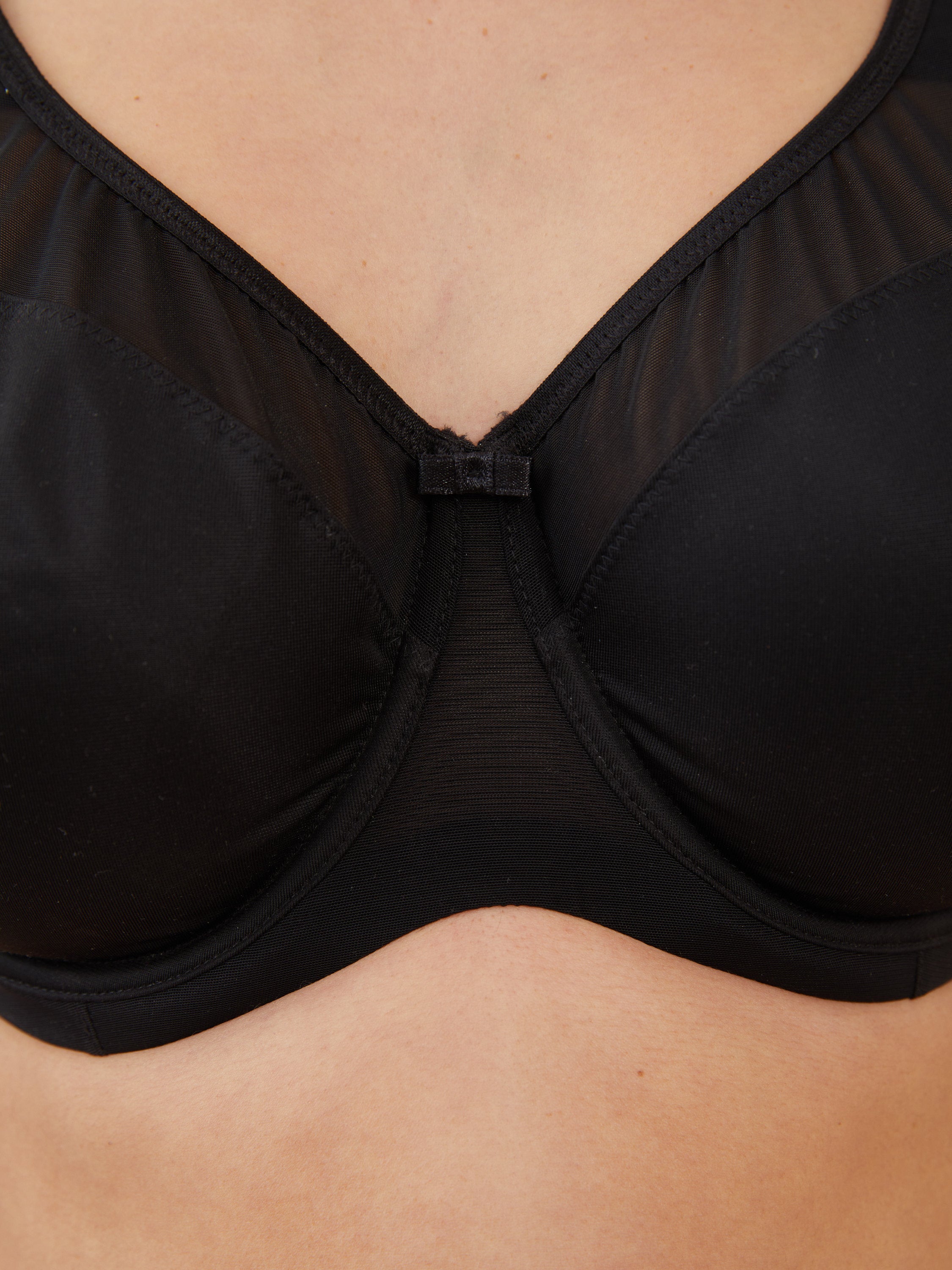 חזייה בשילוב רקמת טול - שחור