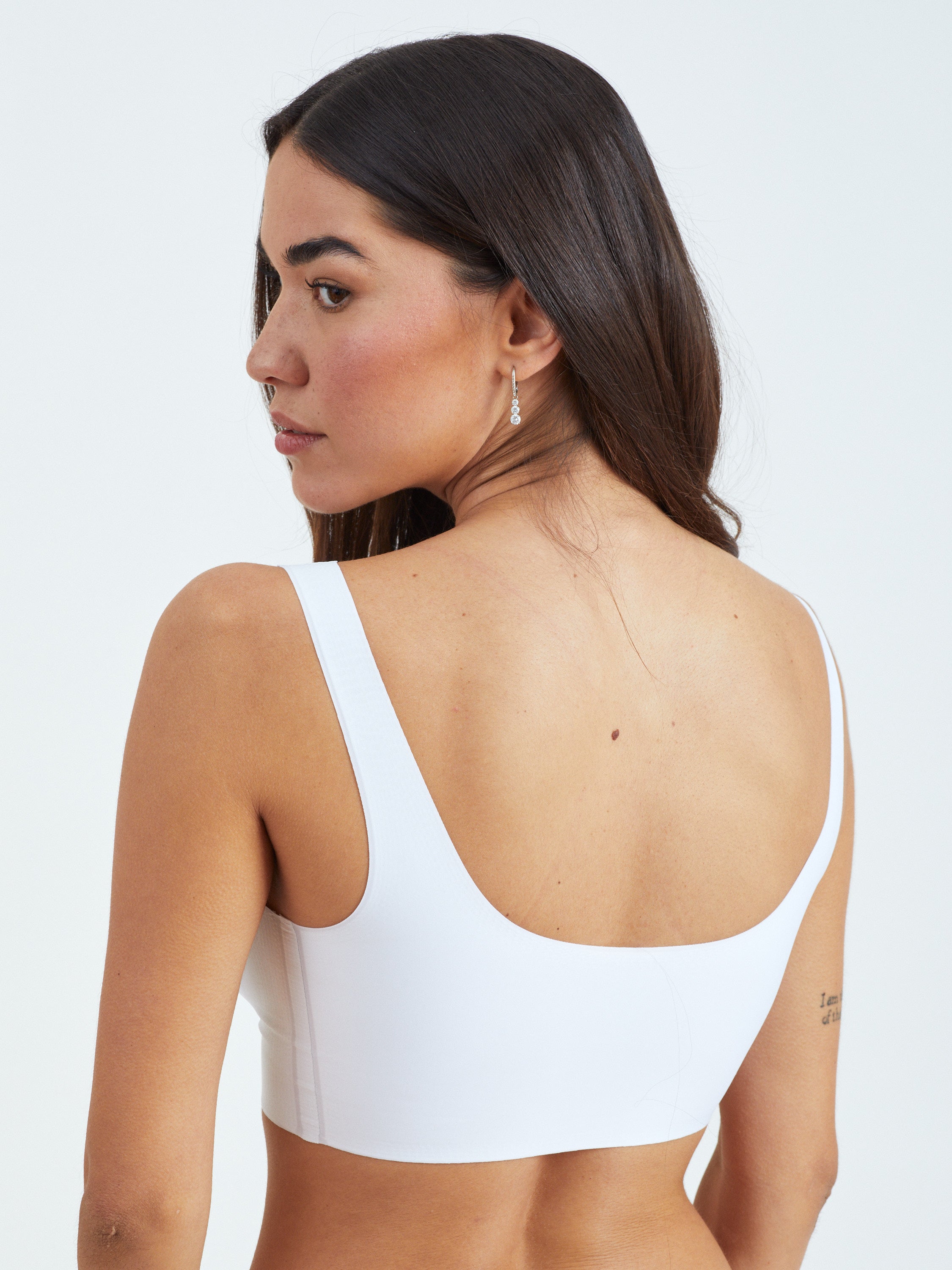 גוזיית טופ ללא תפר INVISIBLE- לבן