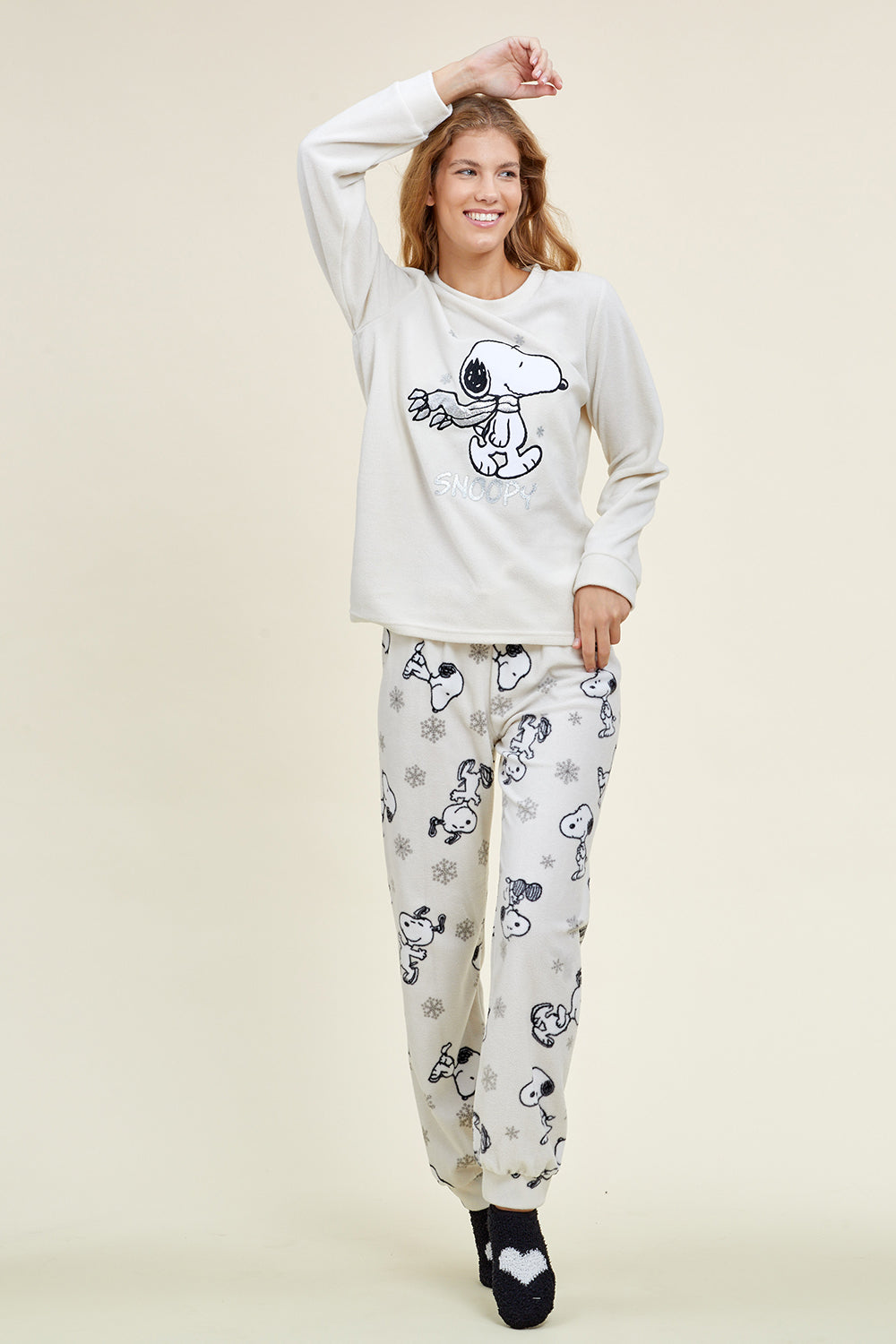 פיג`מה סנופי עם צעיף מיקרופליז - שמנת