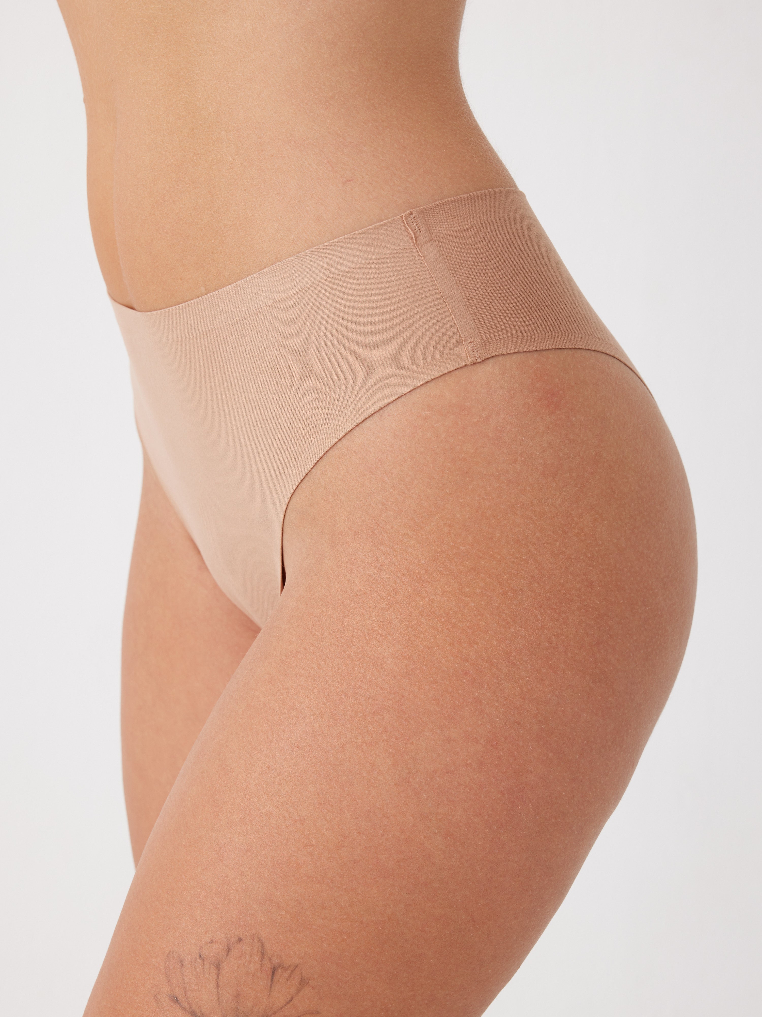 תחתון ברזילאי ללא תפר מיקרופייבר - גוף