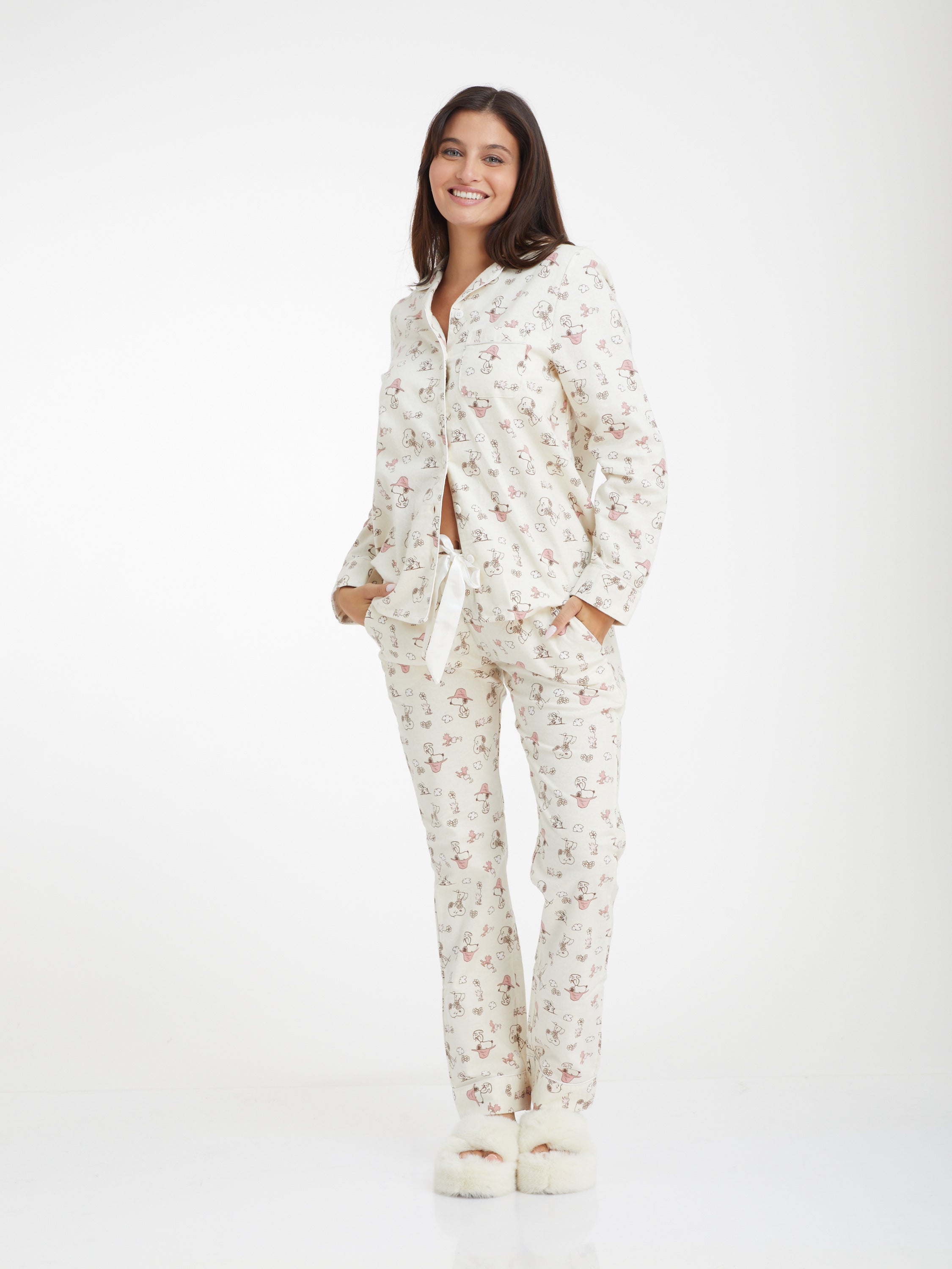פיג'מה סנופי מכופתרת אינטרלוק - שמנת