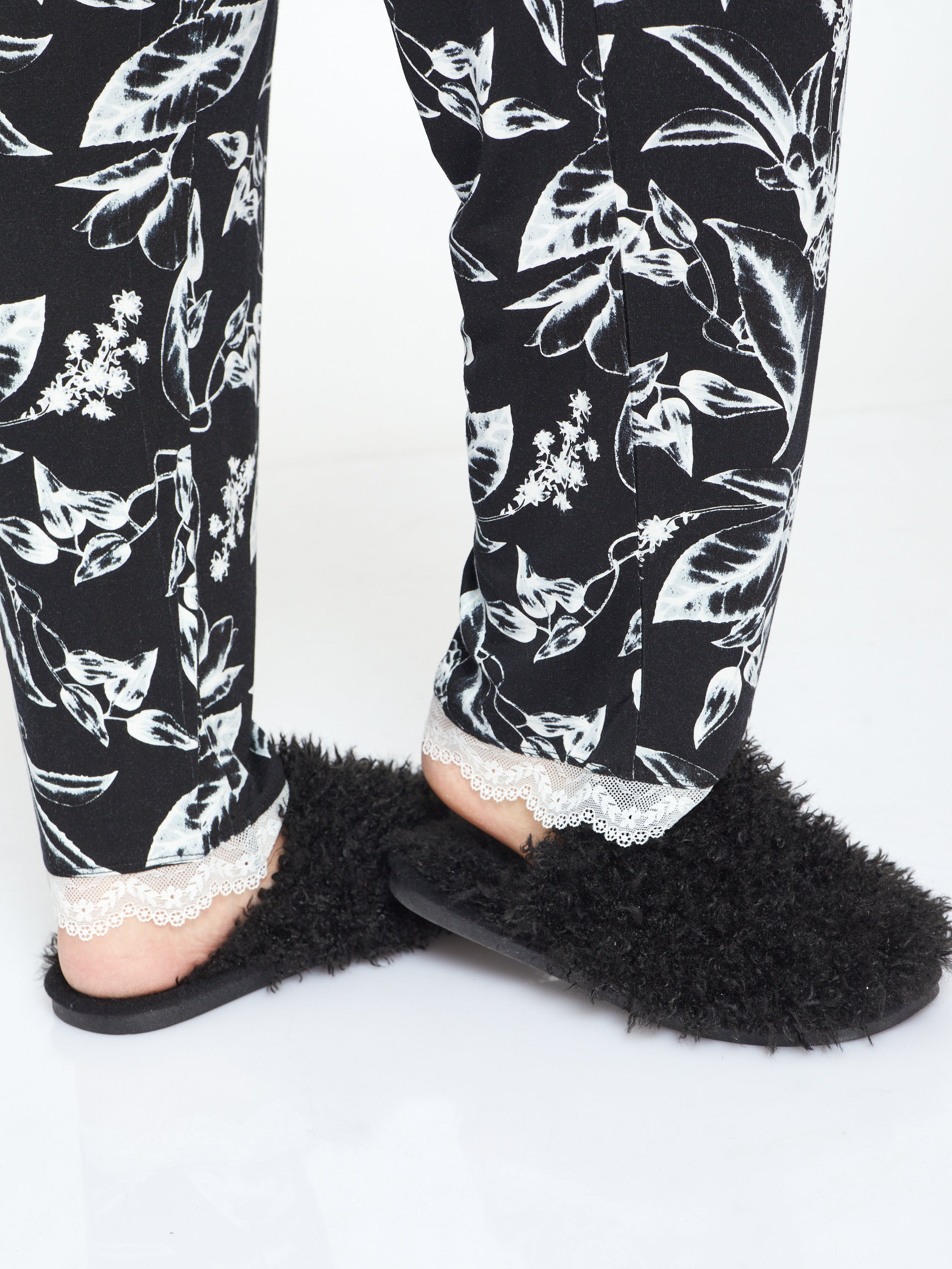 פיג'מה ויסקוזה הדפס פרחים - שחור