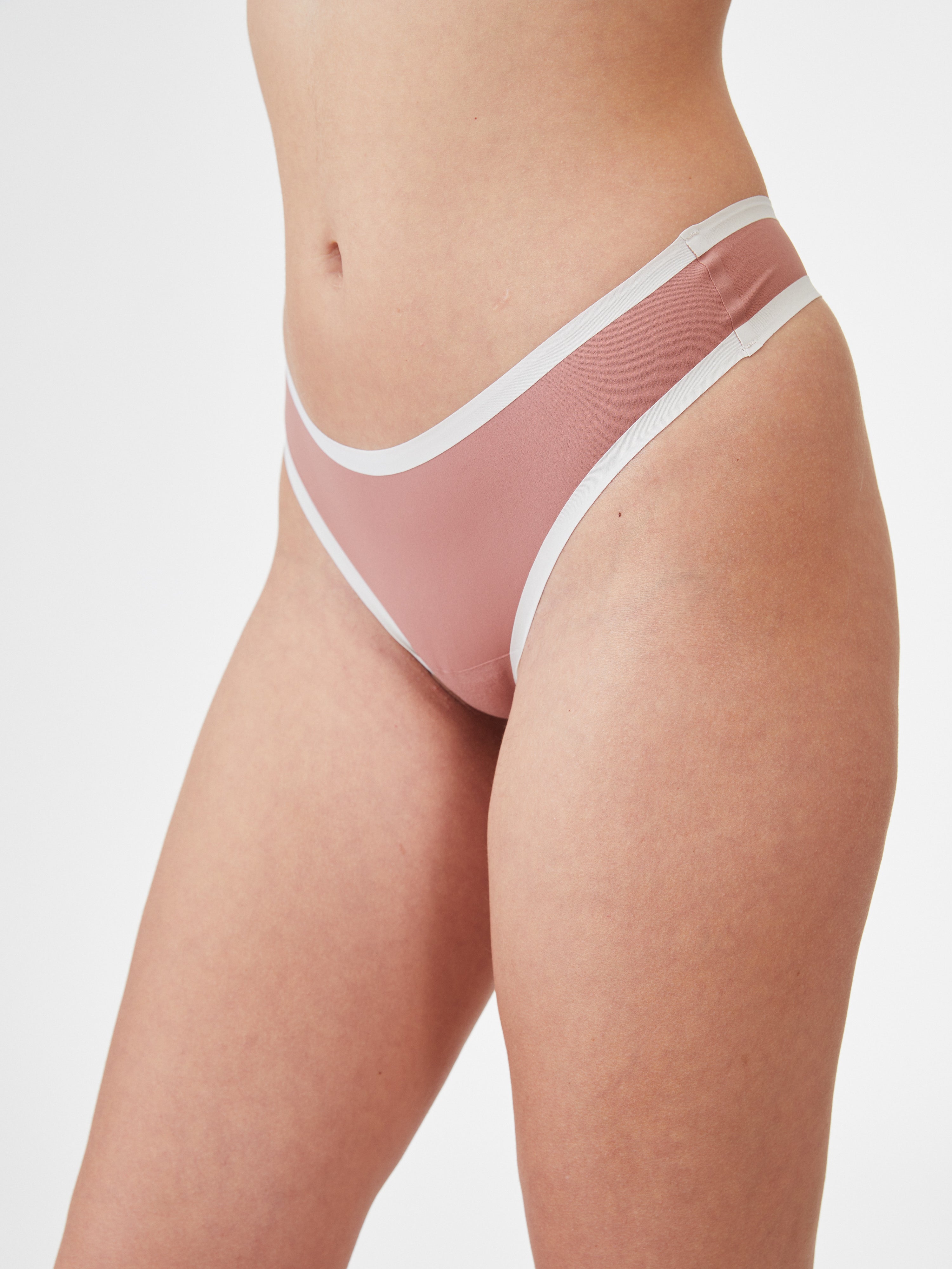 תחתון חוטיני- פספול MICRO LIGHT - צבע סומק