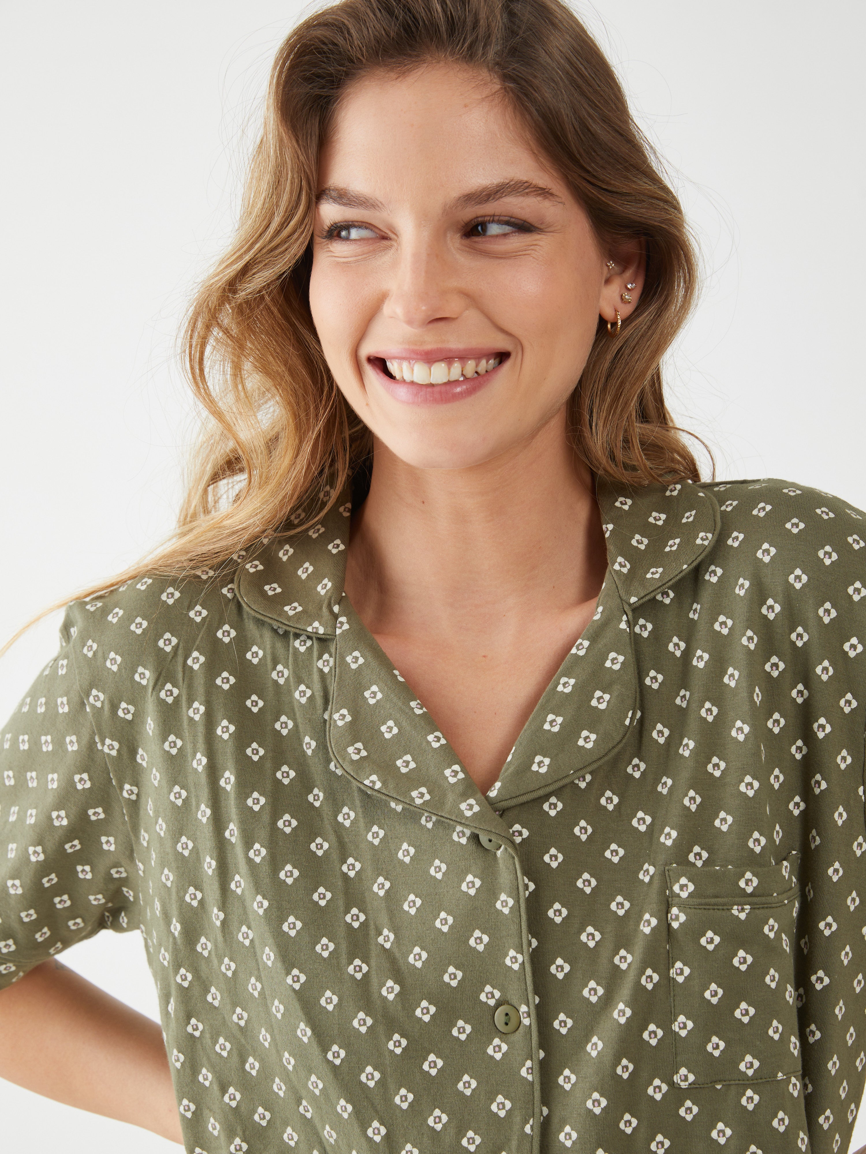 פיגמה מכופתרת מ.ארוך- פרחים - ירוק זית