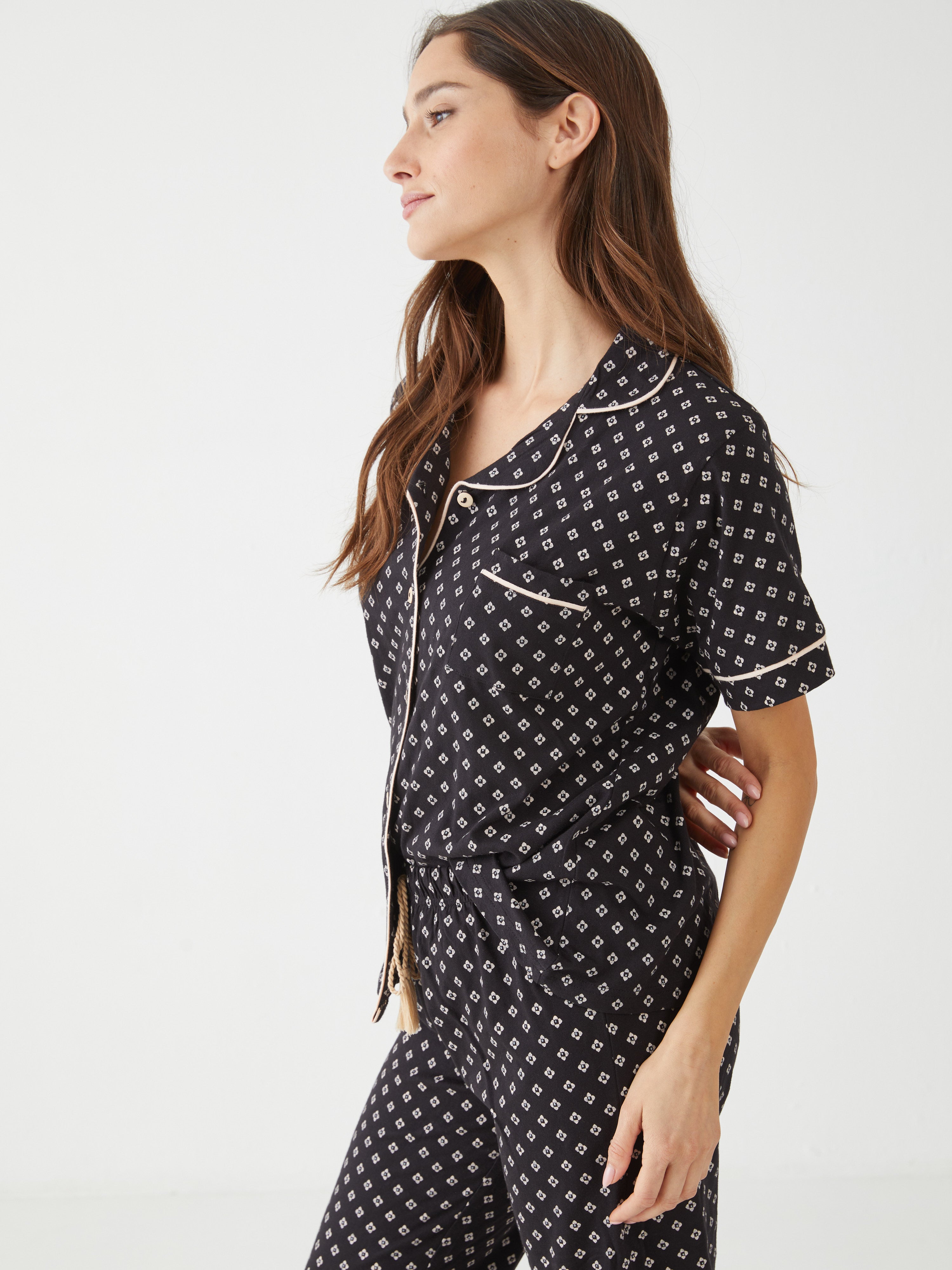 פיגמה מכופתרת מ.ארוך- פרחים - שחור