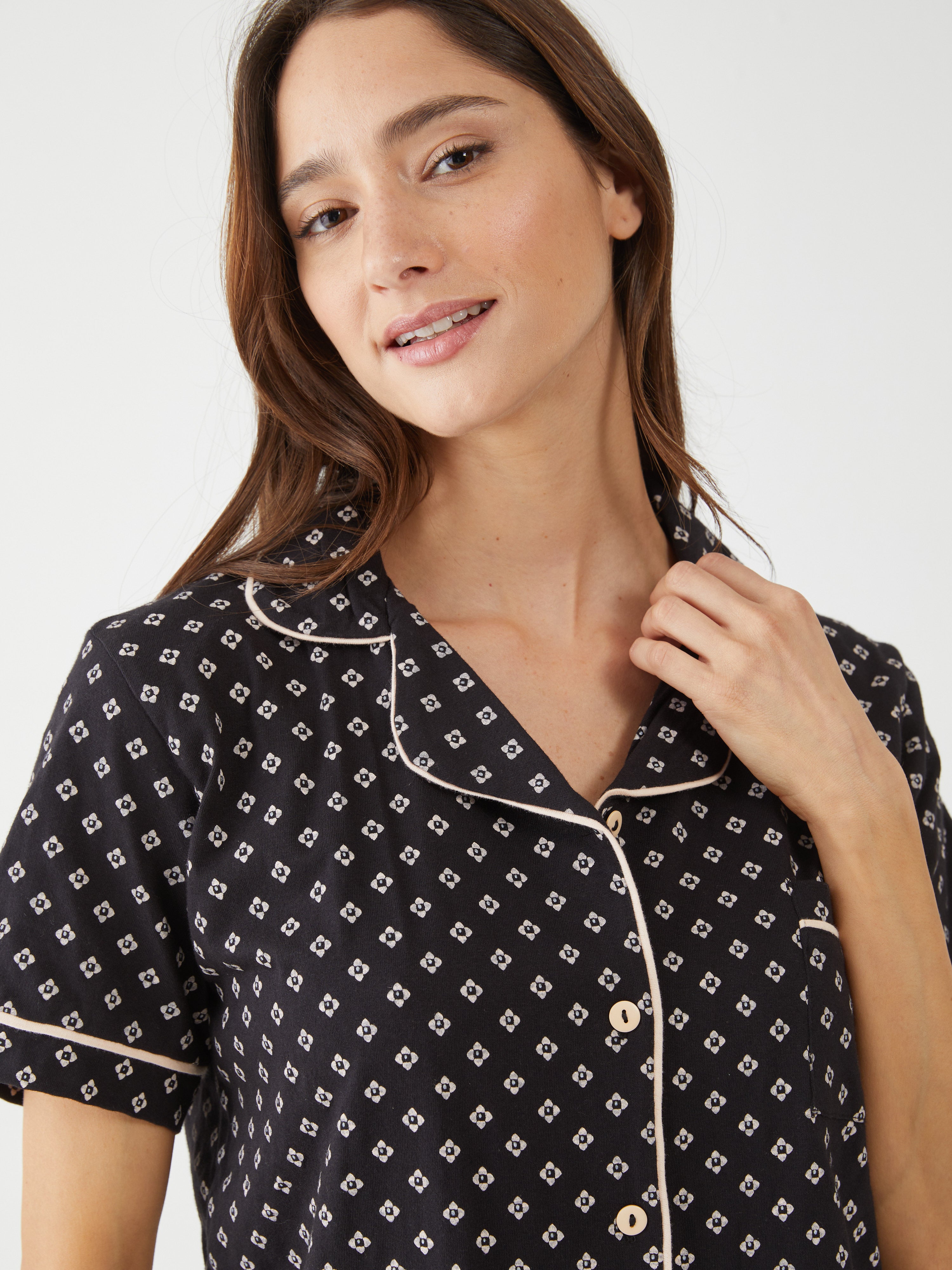 פיגמה מכופתרת מ.ארוך- פרחים - שחור