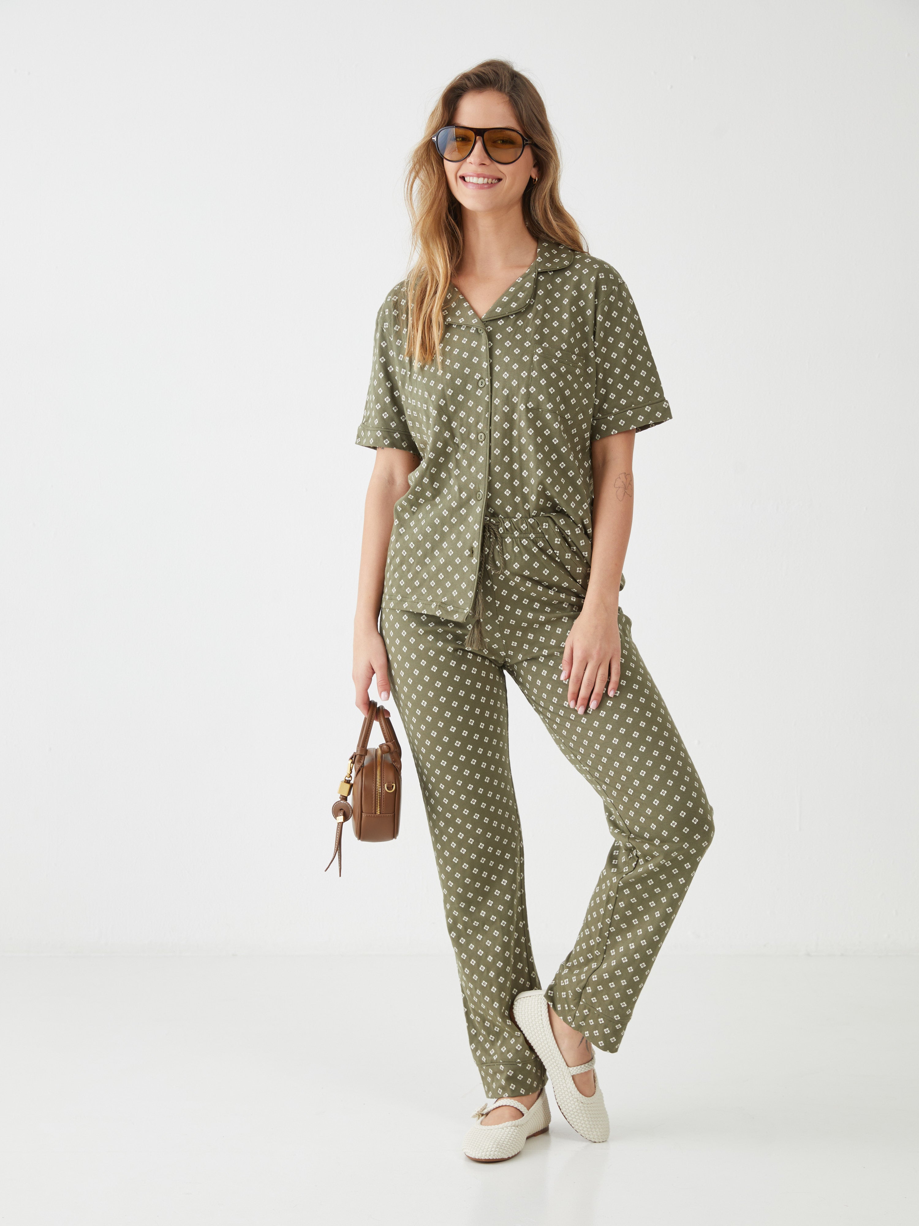 פיגמה מכופתרת מ.ארוך- פרחים - ירוק זית