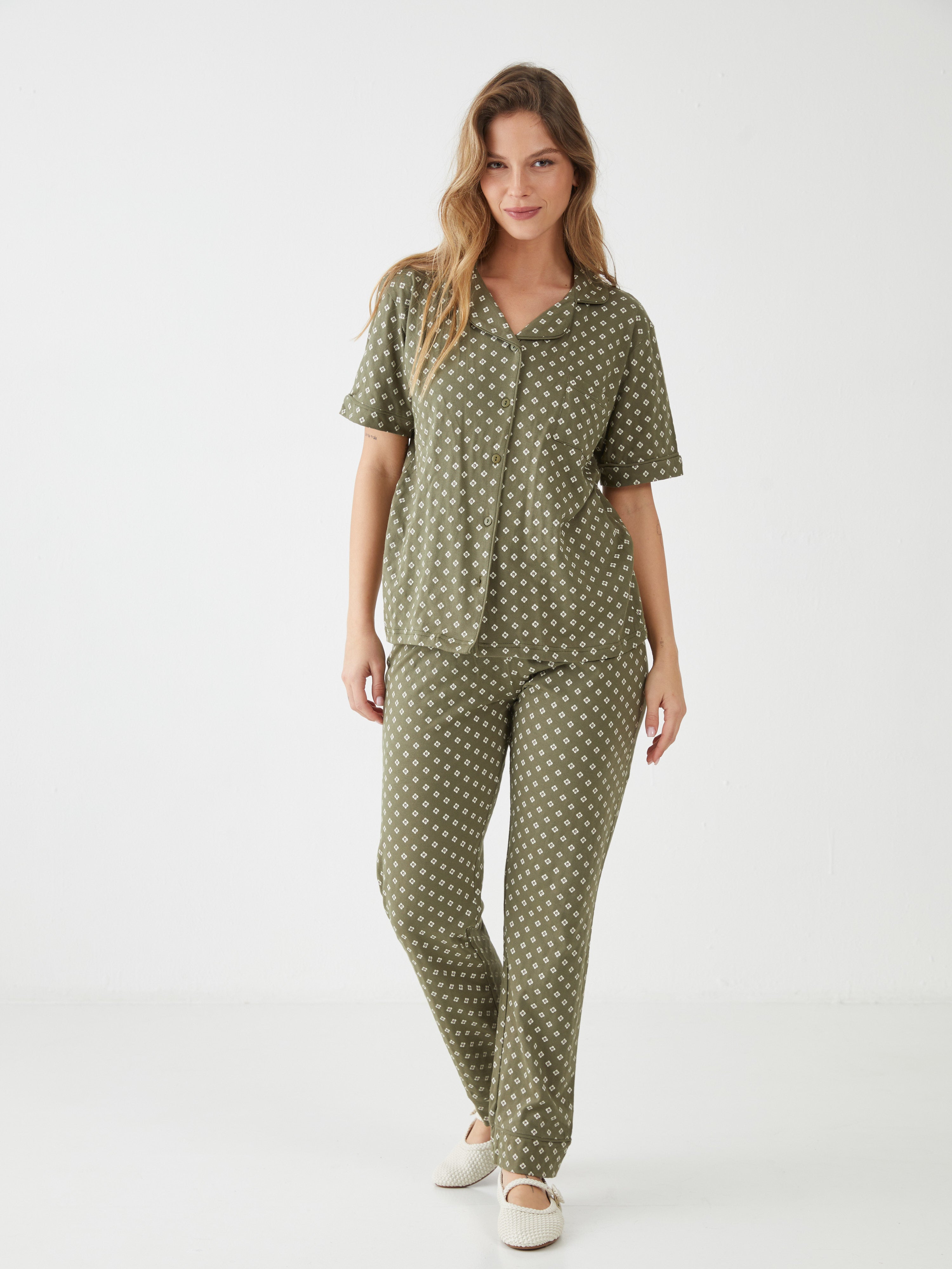 פיגמה מכופתרת מ.ארוך- פרחים - ירוק זית