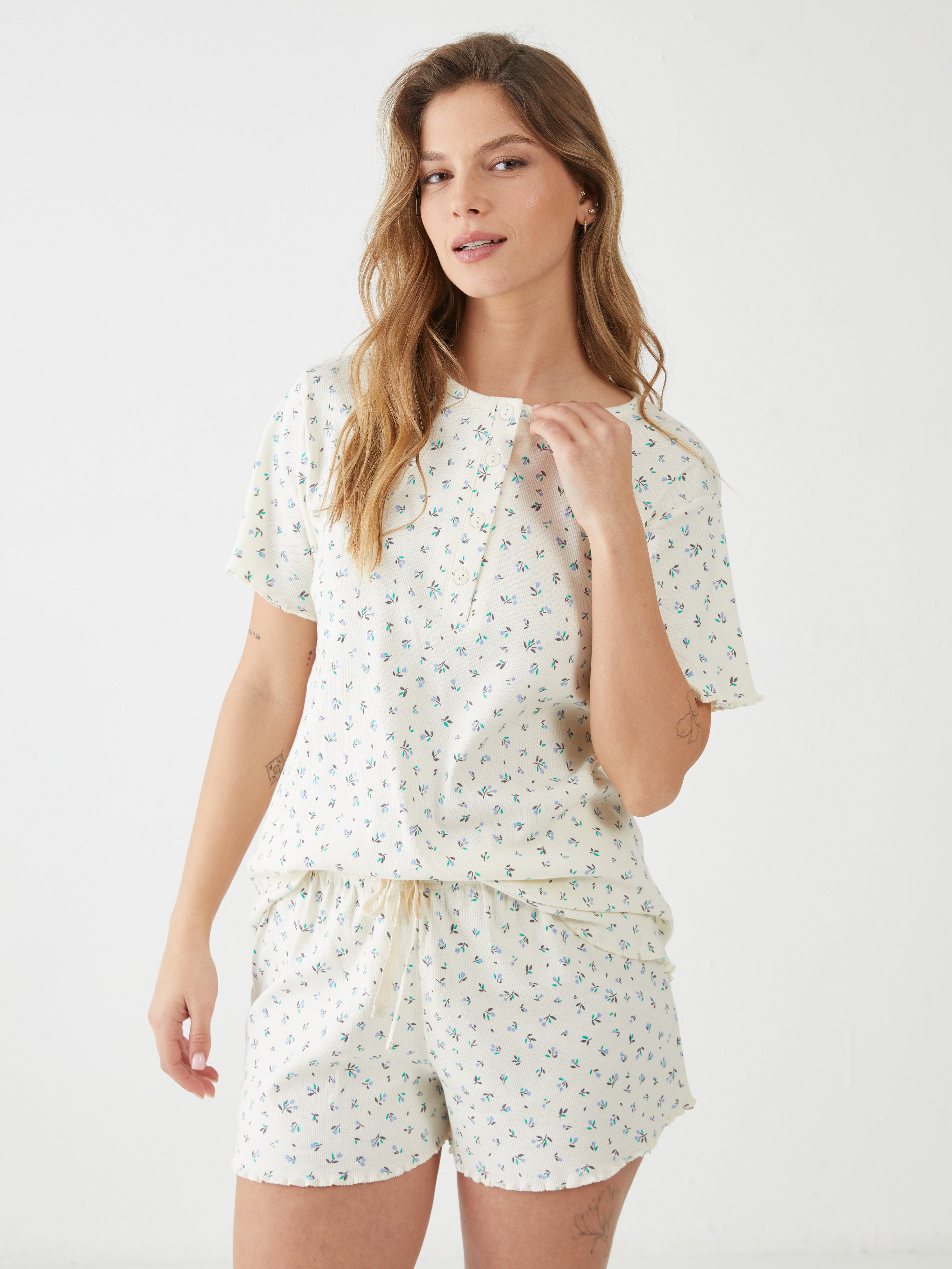 פיגמה כותנה ריב מ.קצר- פרחוני - שמנת