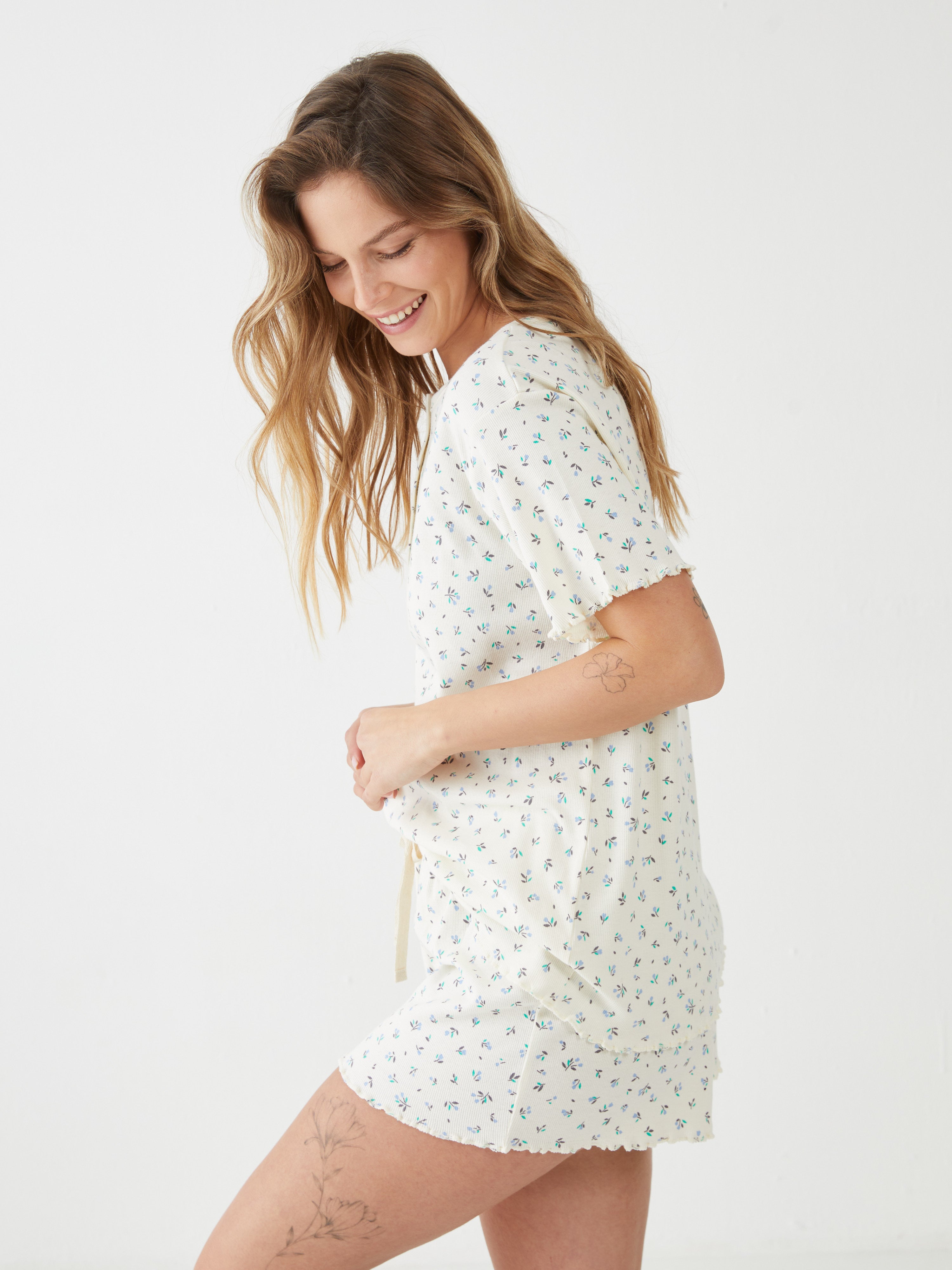 פיגמה כותנה ריב מ.קצר- פרחוני - שמנת