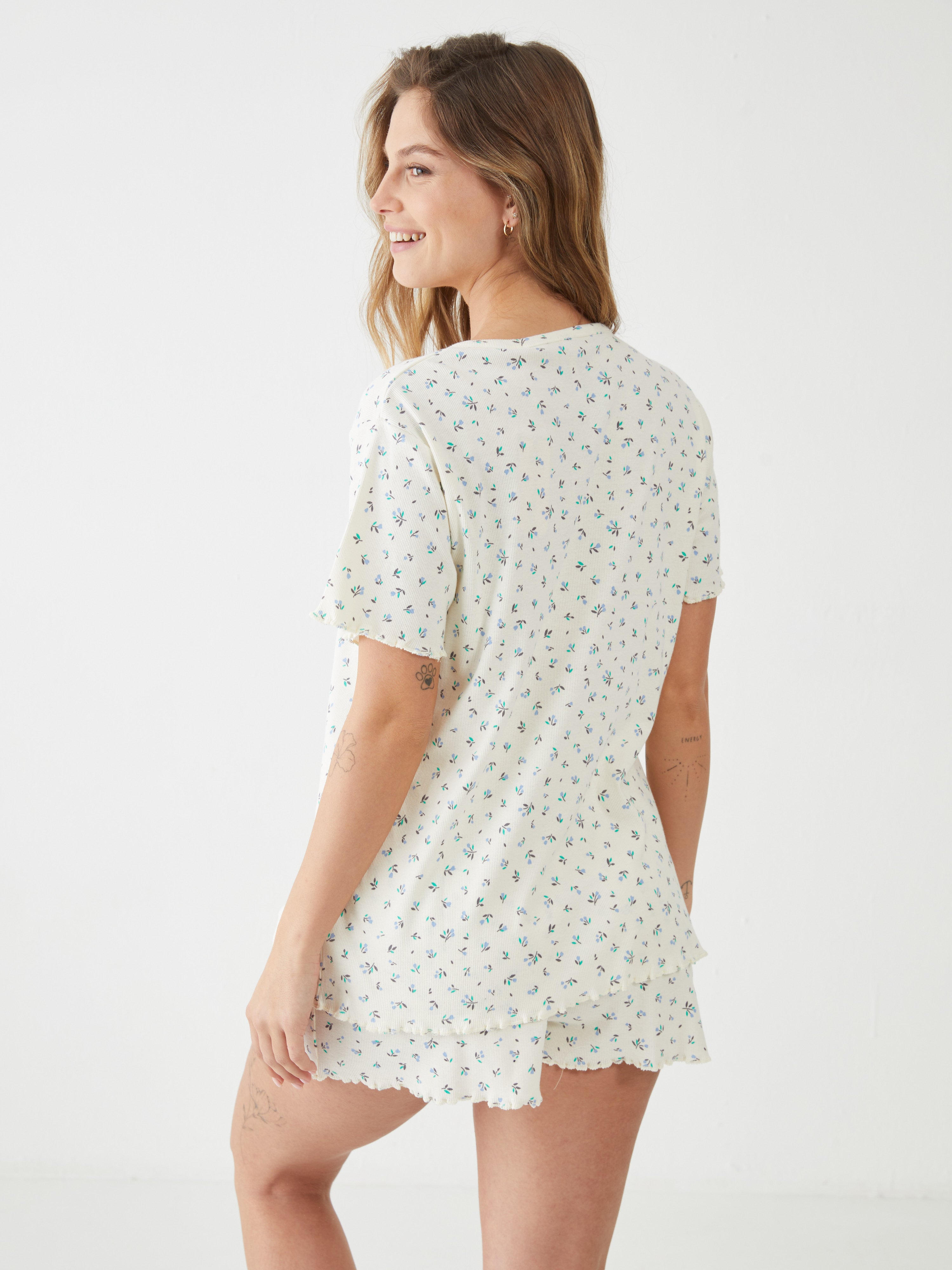 פיגמה כותנה ריב מ.קצר- פרחוני - שמנת