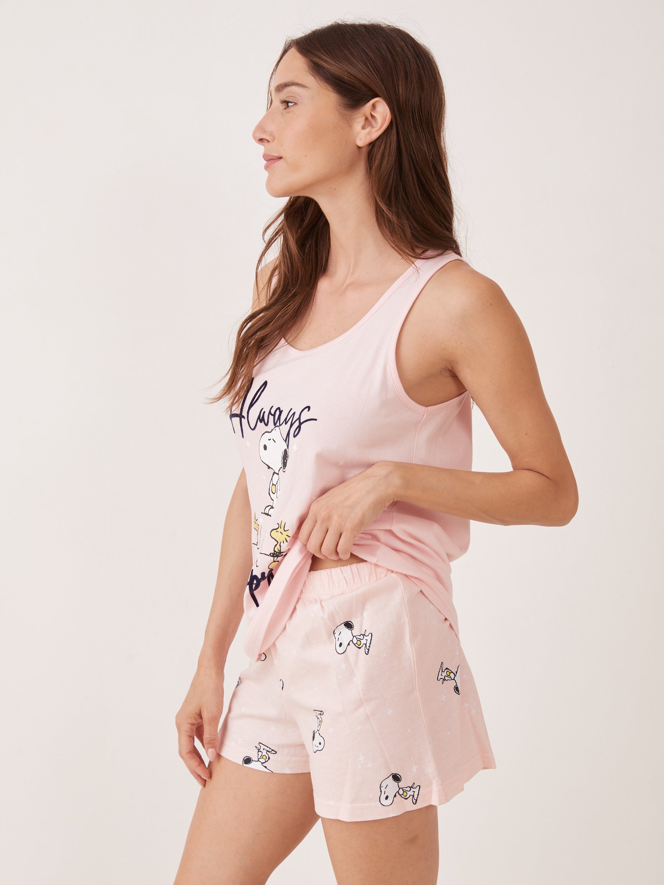 פיג'מה גופייה כותנה סנופי אלוף - ורוד