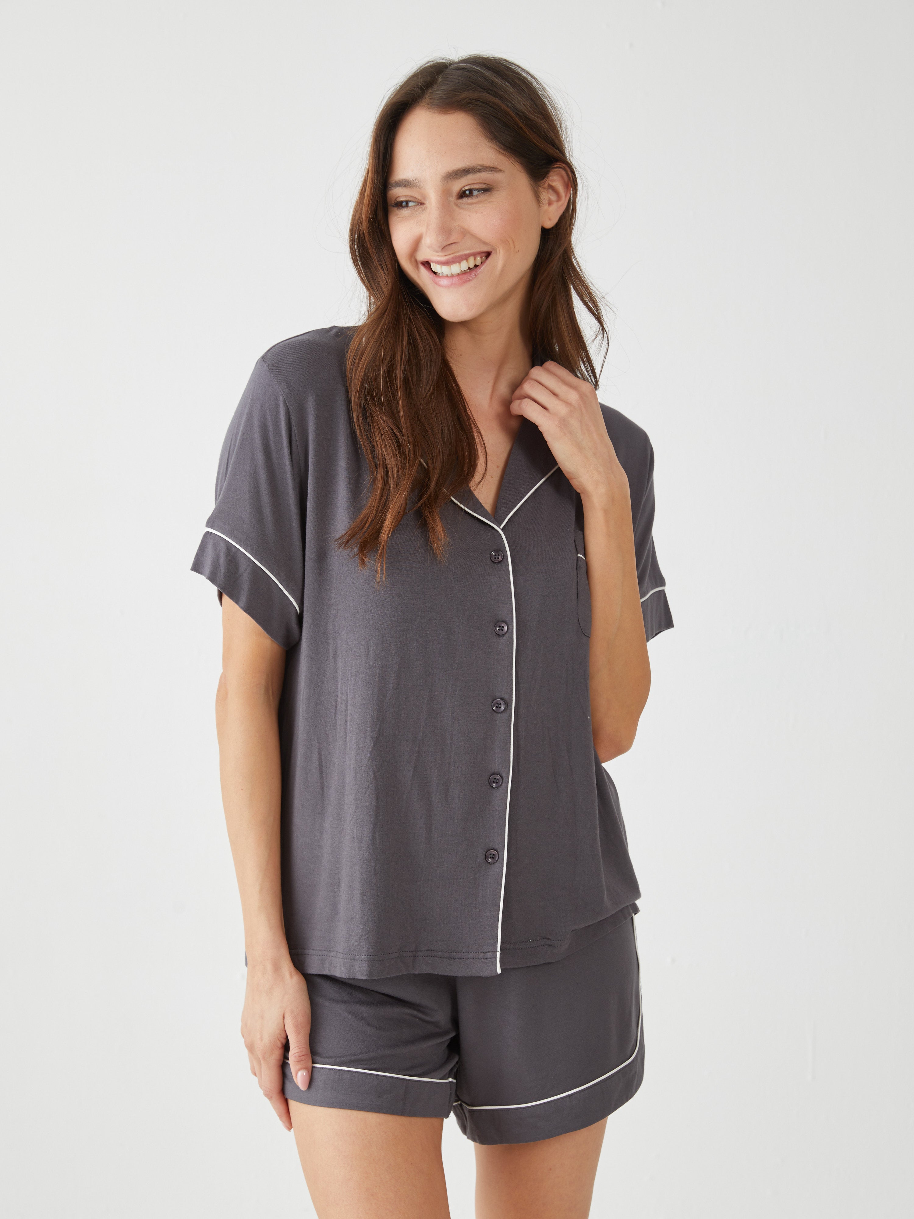 טהבד מכופתרת מ.קצר קלאסי - אפור כהה