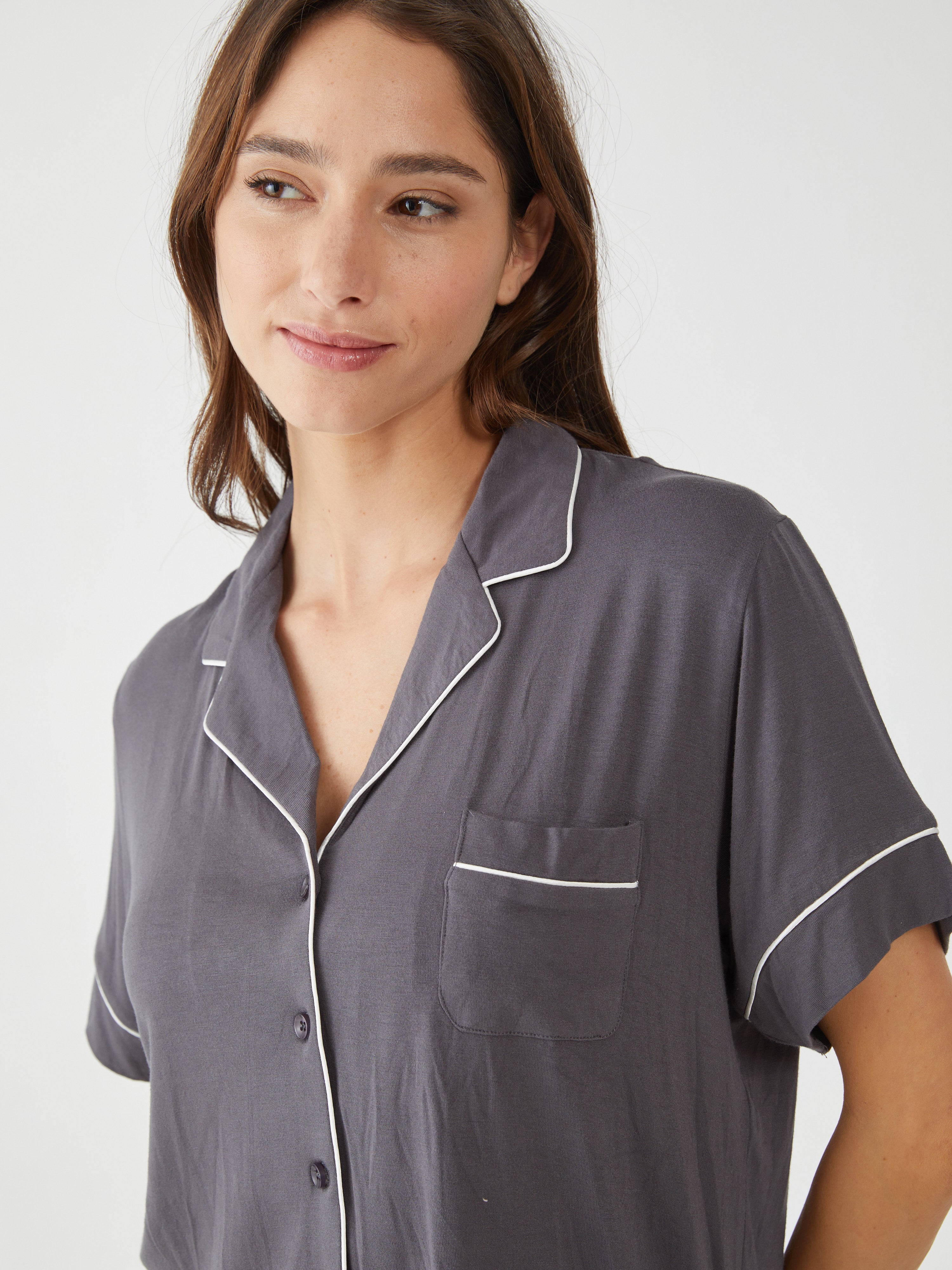 טהבד מכופתרת מ.קצר קלאסי - אפור כהה