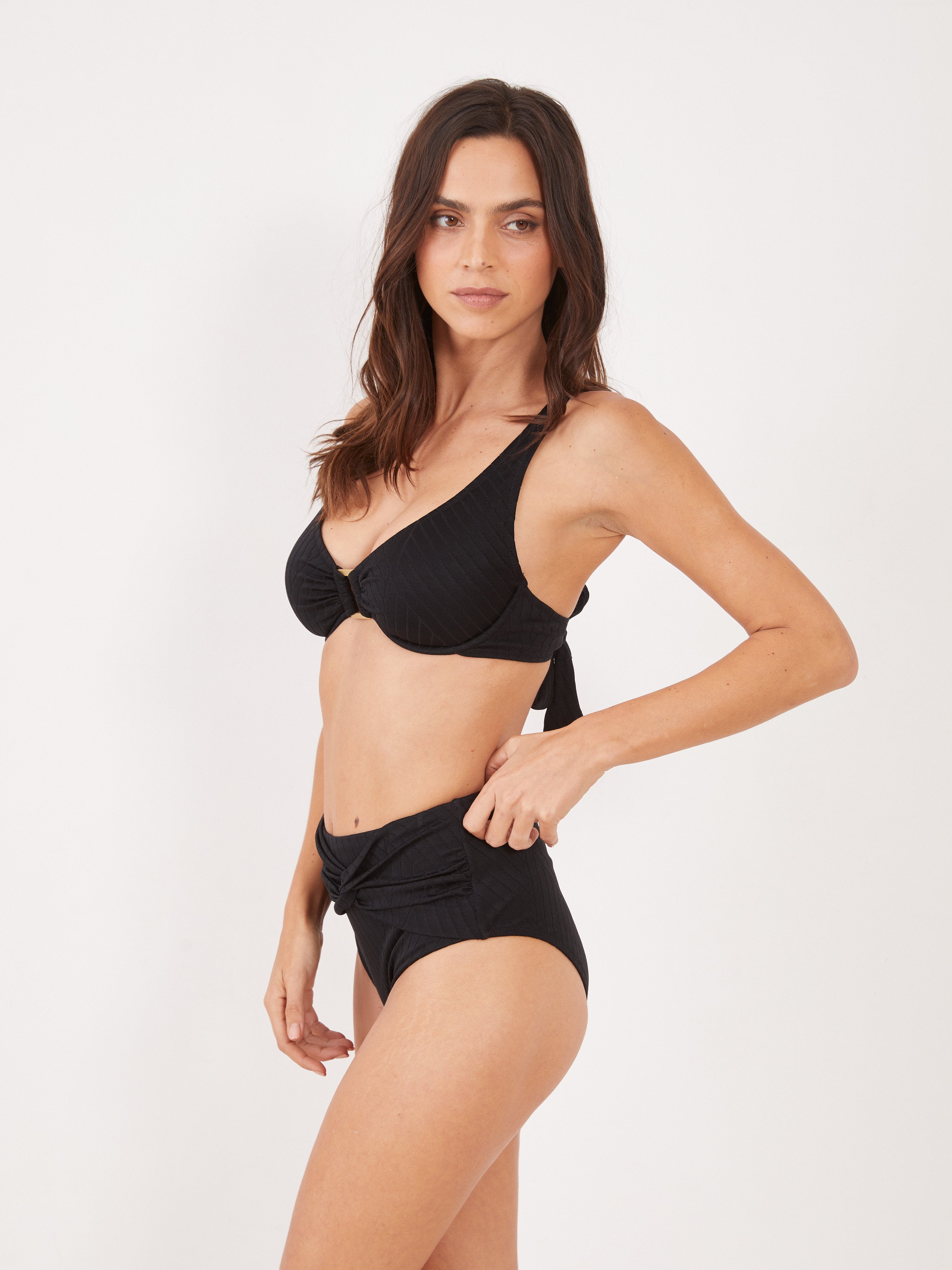 סט ביקיני קלאסי אבזם מרובע - שחור