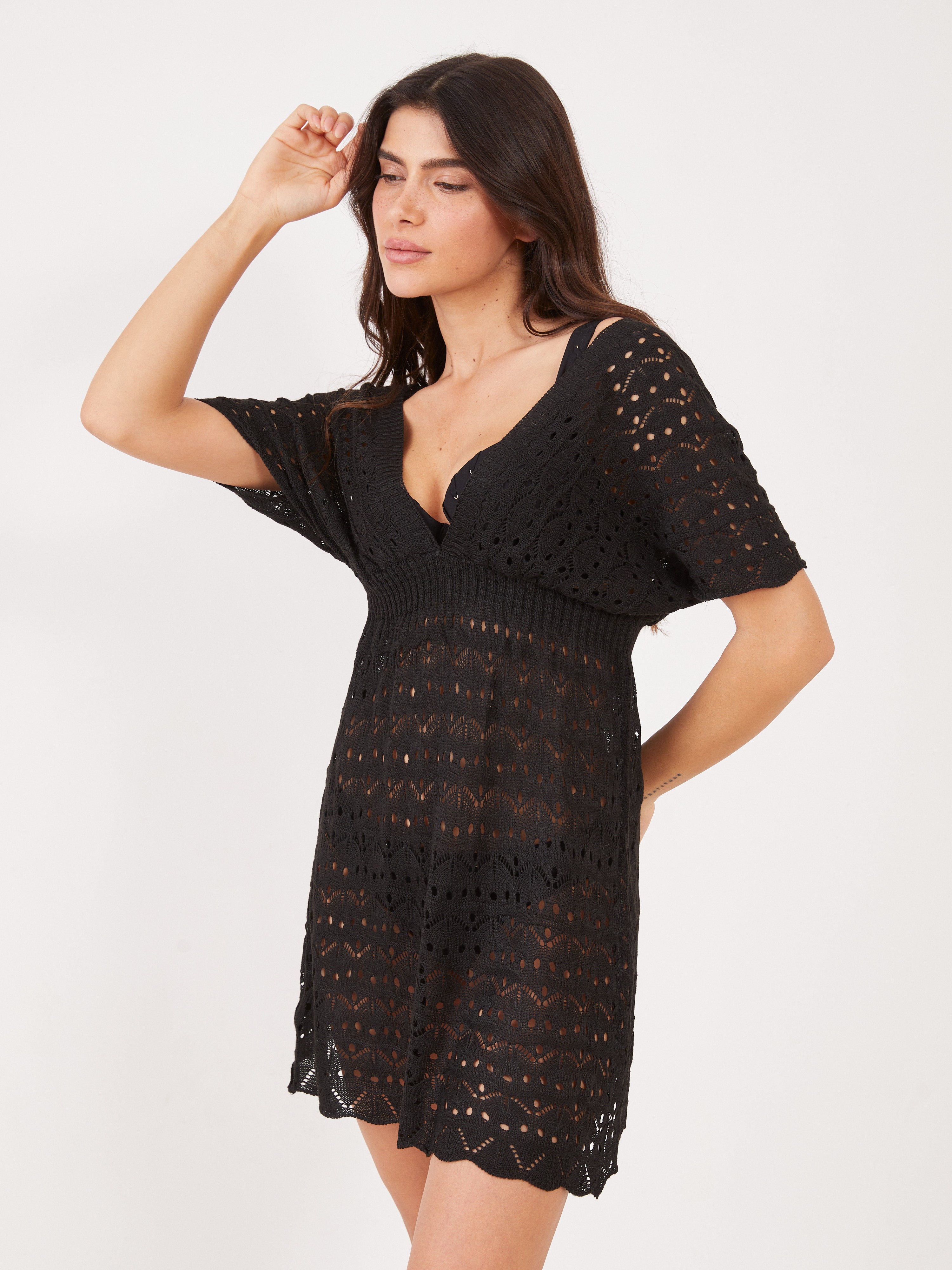 שמלת חוף מפתח וי -שחור