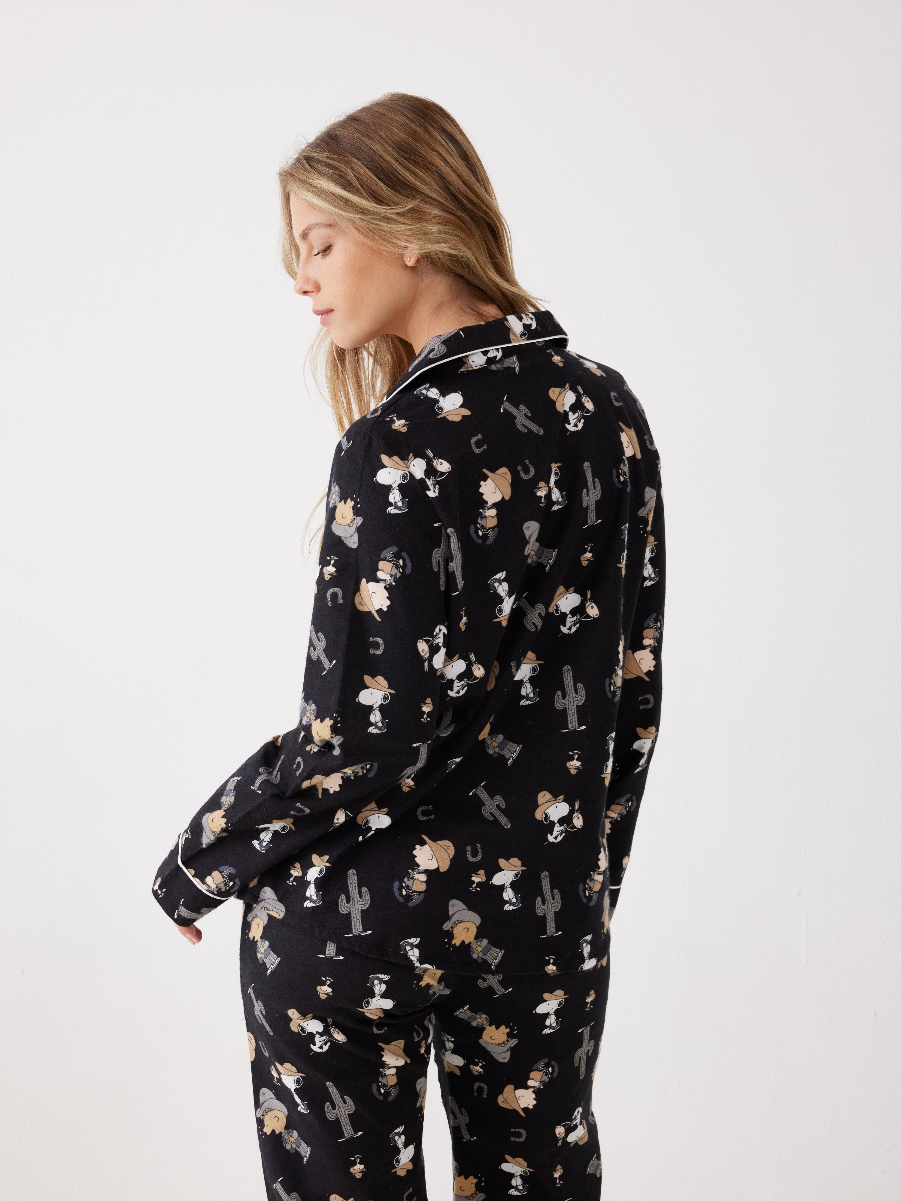 פיג'מה סנופי מכופתרת 100% כותנה ארוגה - שחור*