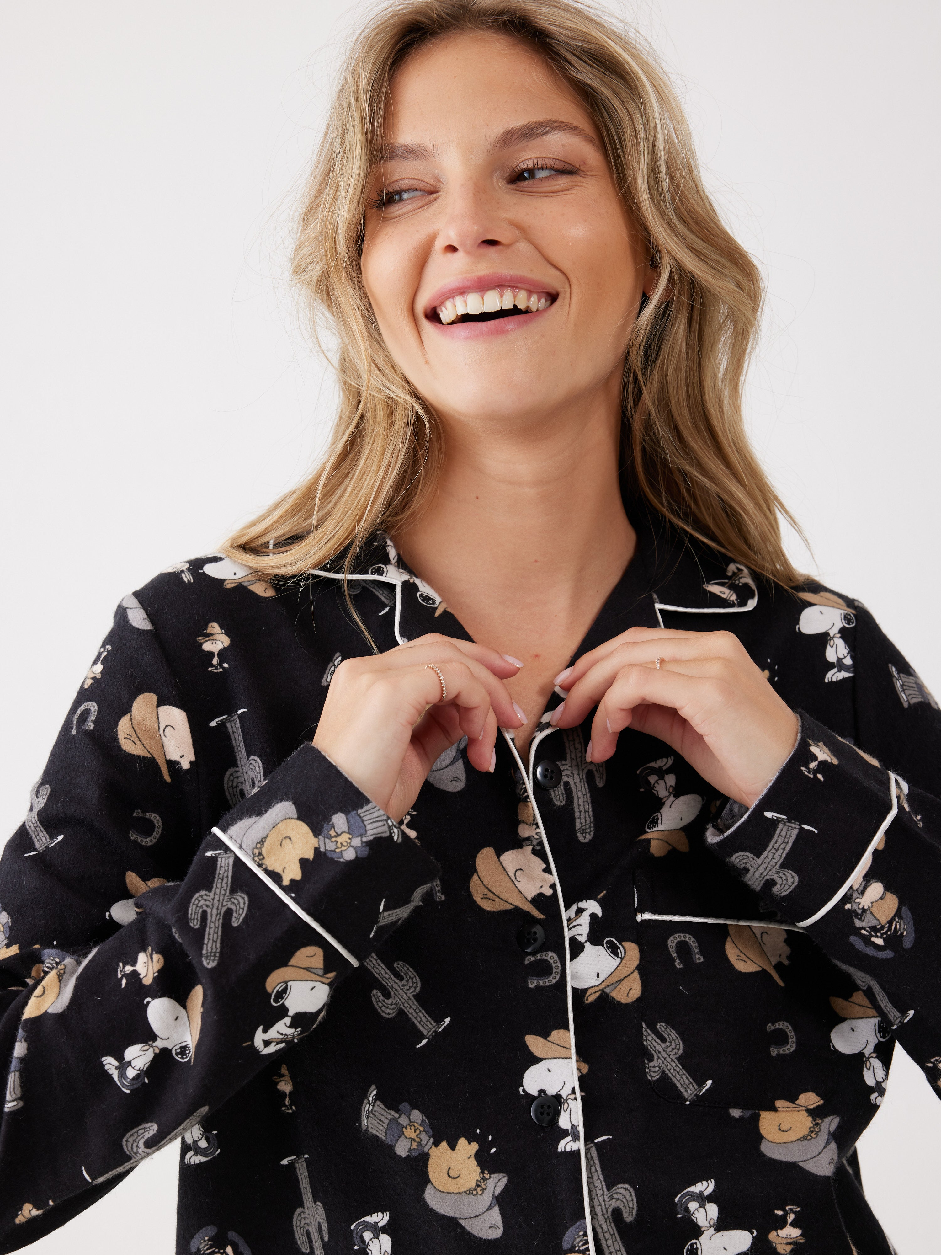 פיג'מה סנופי מכופתרת 100% כותנה ארוגה - שחור*