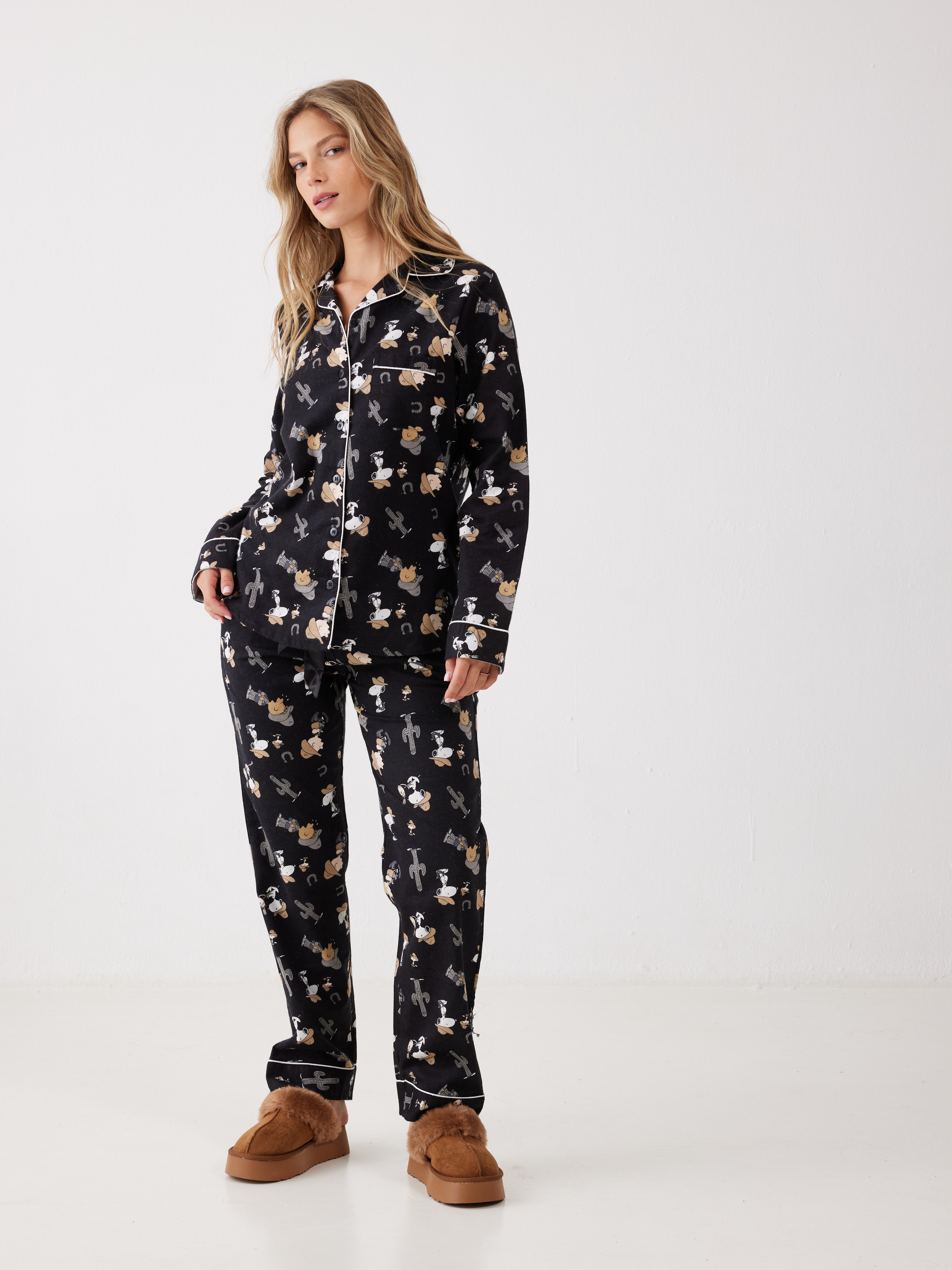 פיג'מה סנופי מכופתרת 100% כותנה ארוגה - שחור*