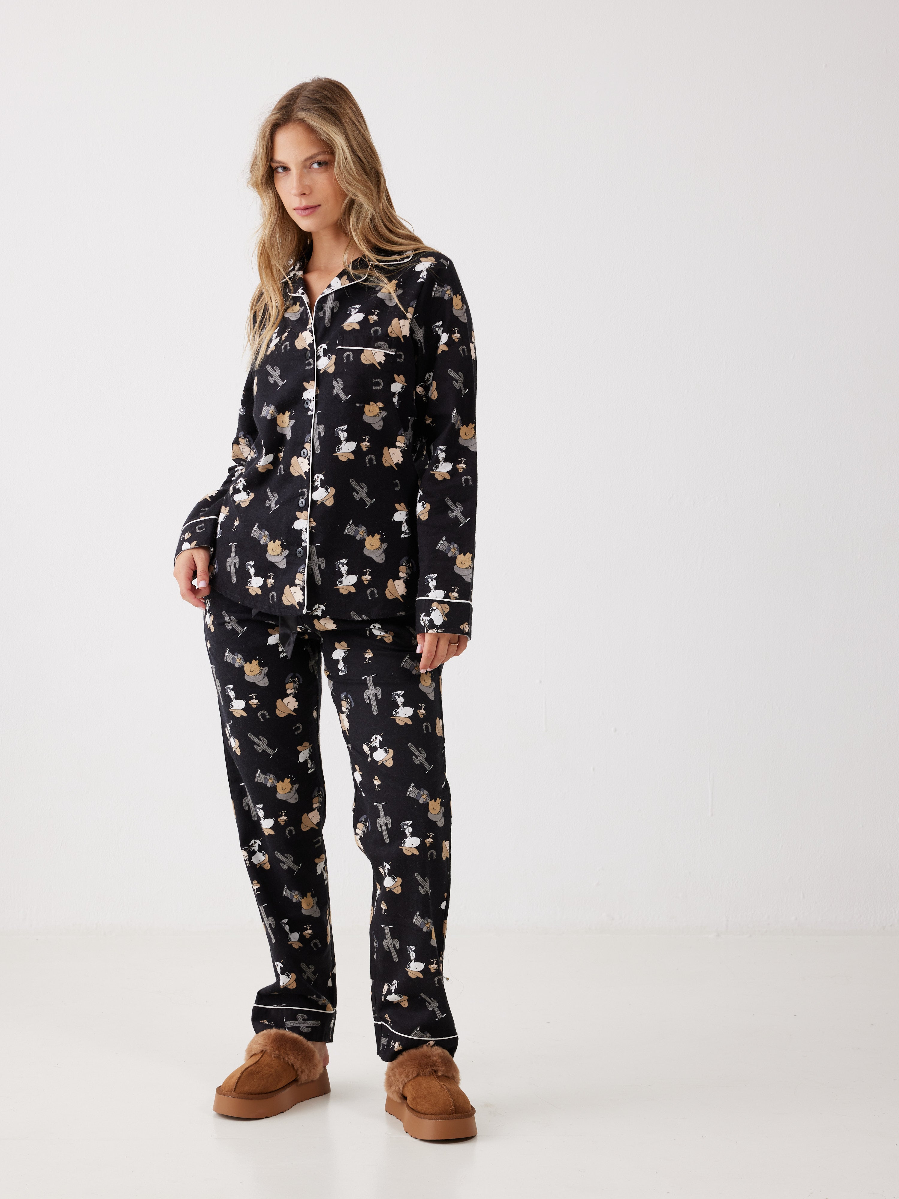 פיג'מה סנופי מכופתרת 100% כותנה ארוגה - שחור*