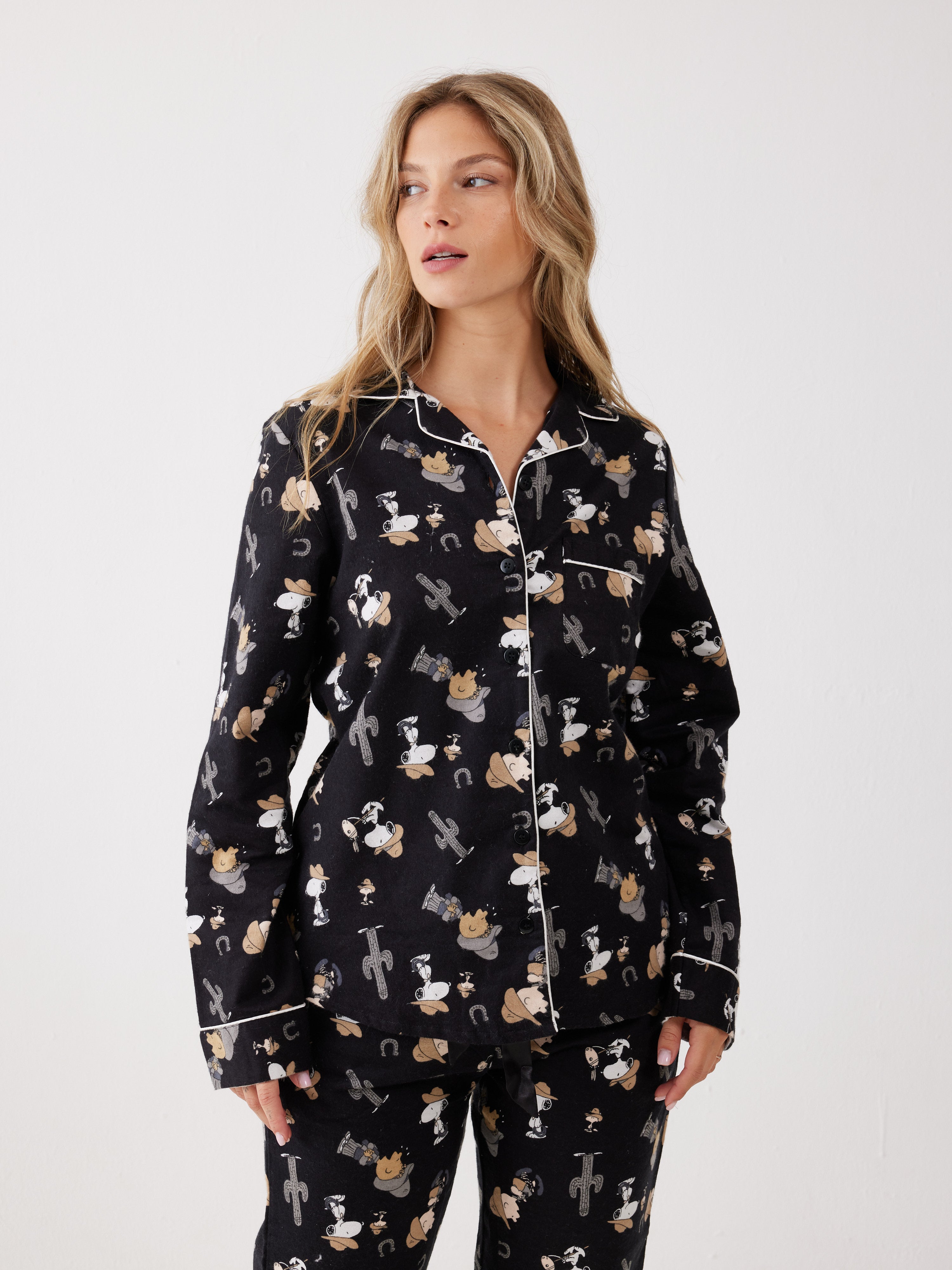 פיג'מה סנופי מכופתרת 100% כותנה ארוגה - שחור*