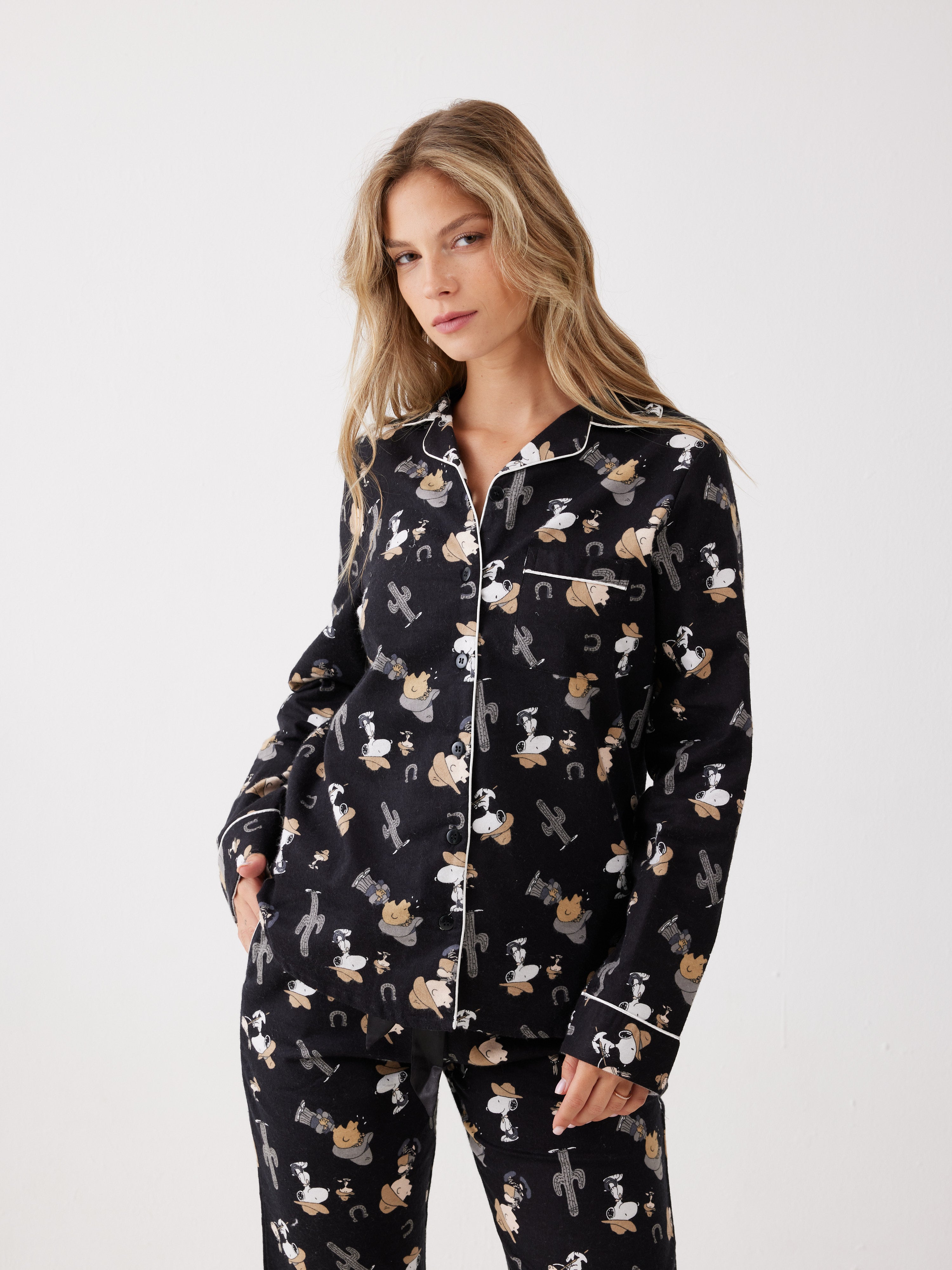 פיג'מה סנופי מכופתרת 100% כותנה ארוגה - שחור*