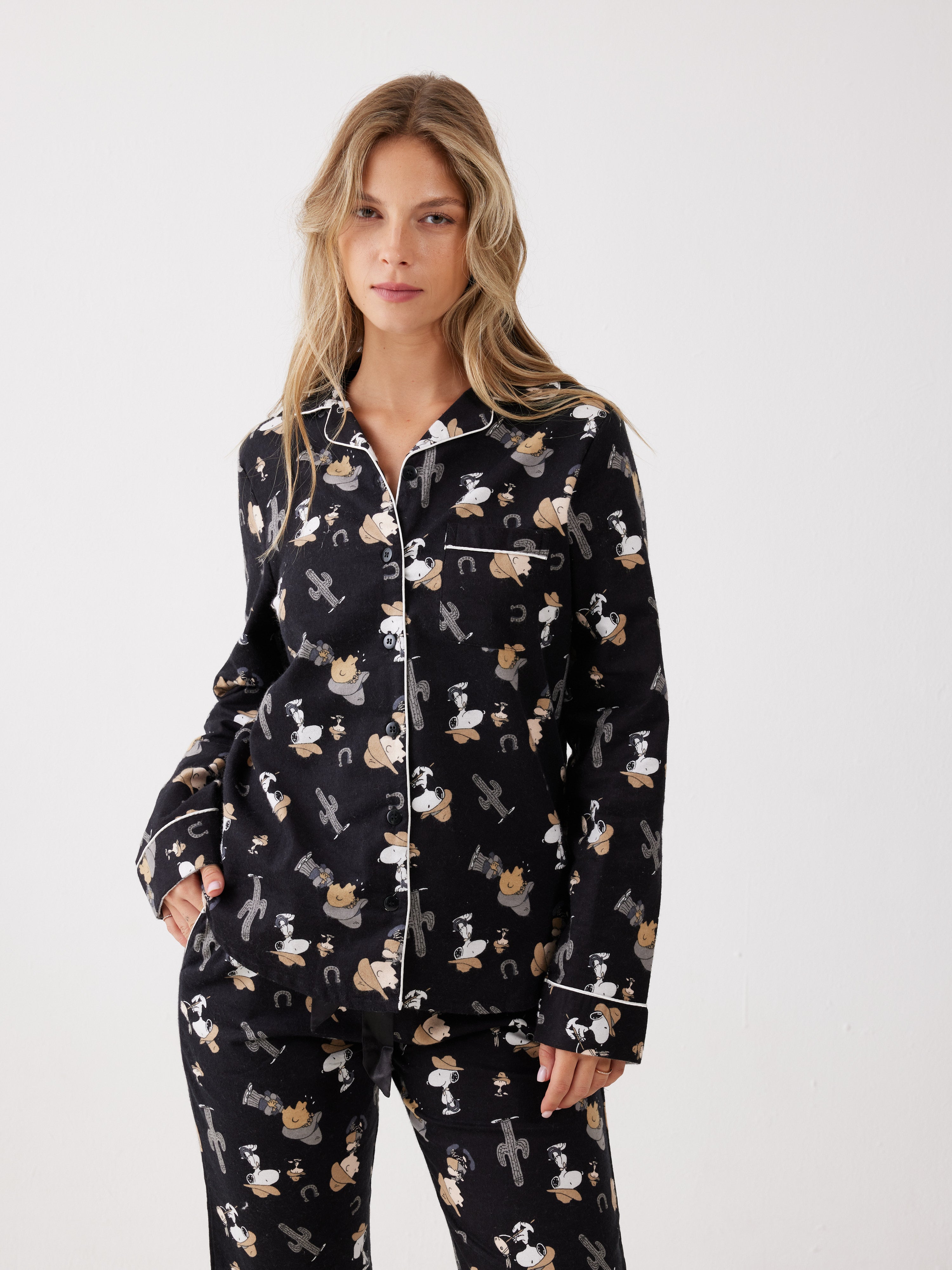 פיג'מה סנופי מכופתרת 100% כותנה ארוגה - שחור*