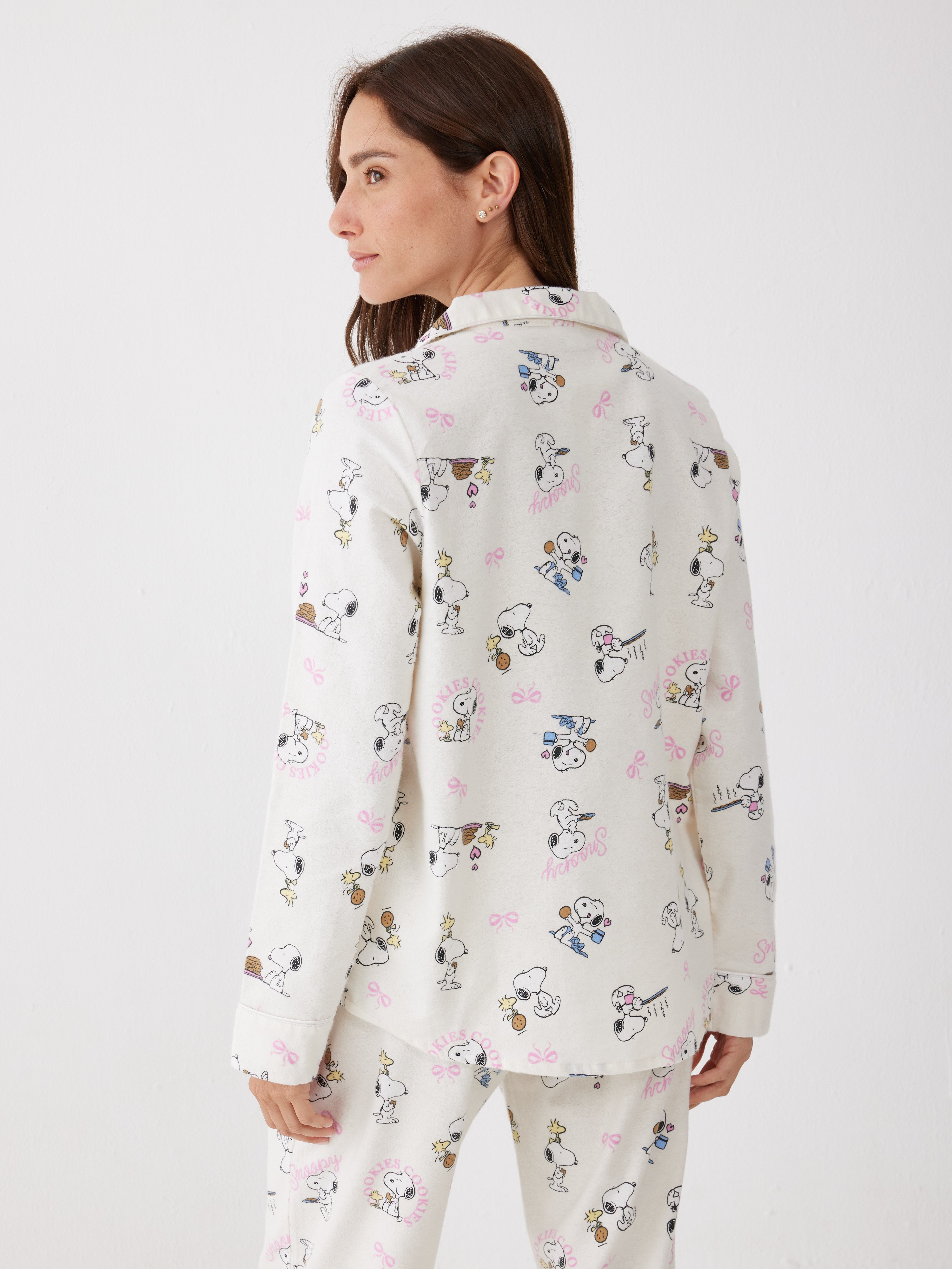 פיג'מה סנופי מכופתרת 100% כותנה ארוגה - שמנת