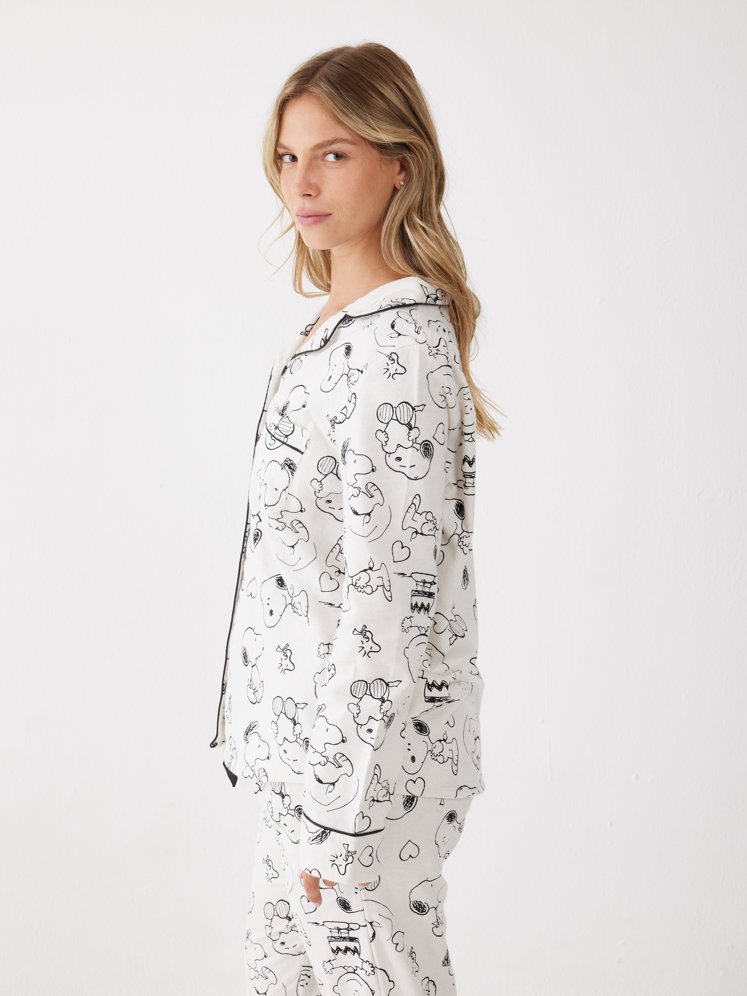 פיג'מה מכופתרת סנופי וחברים 100% כותנה ארוגה - שמנת