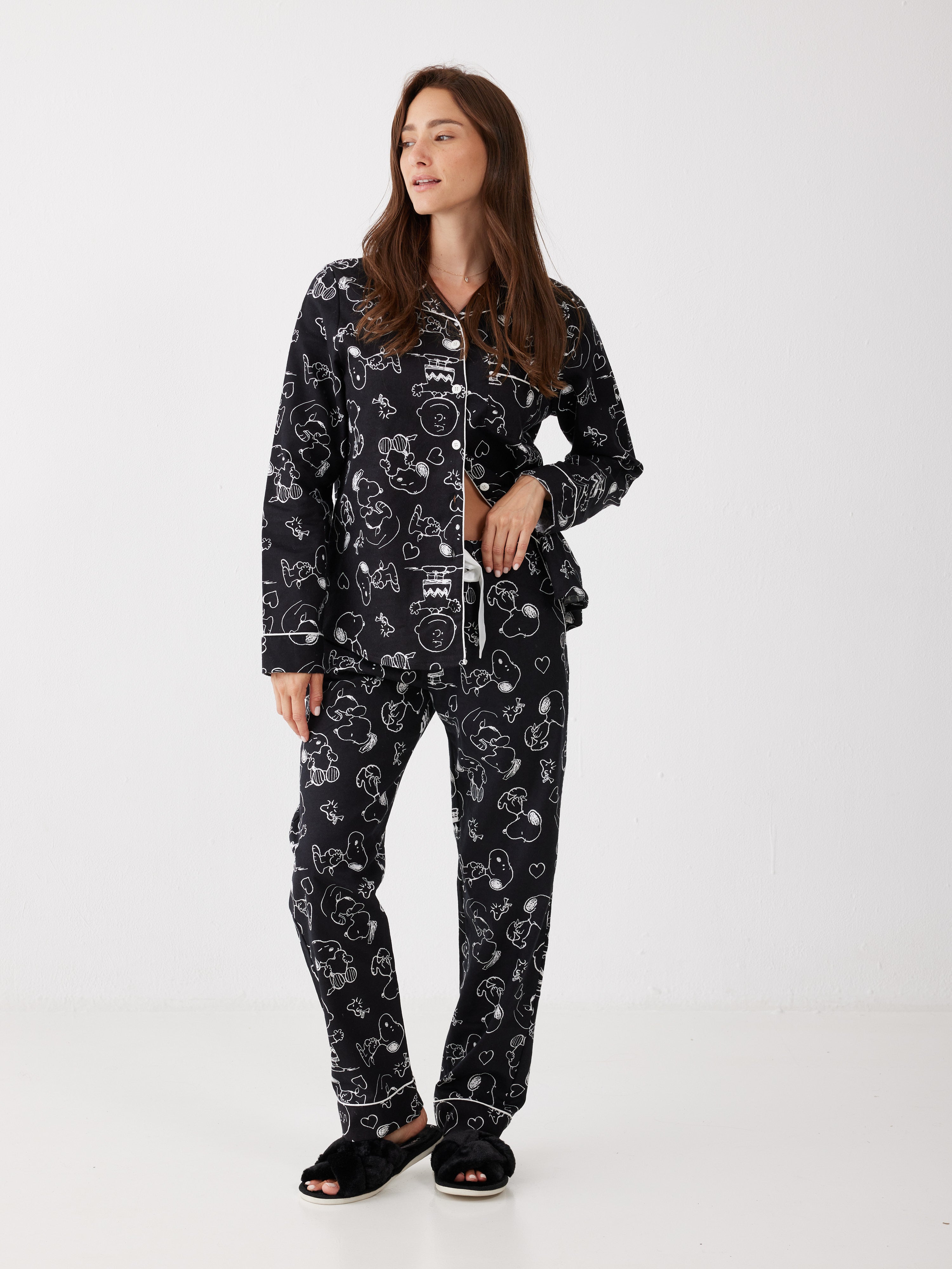פיג'מה מכופתרת סנופי וחברים 100% כותנה ארוגה - שחור