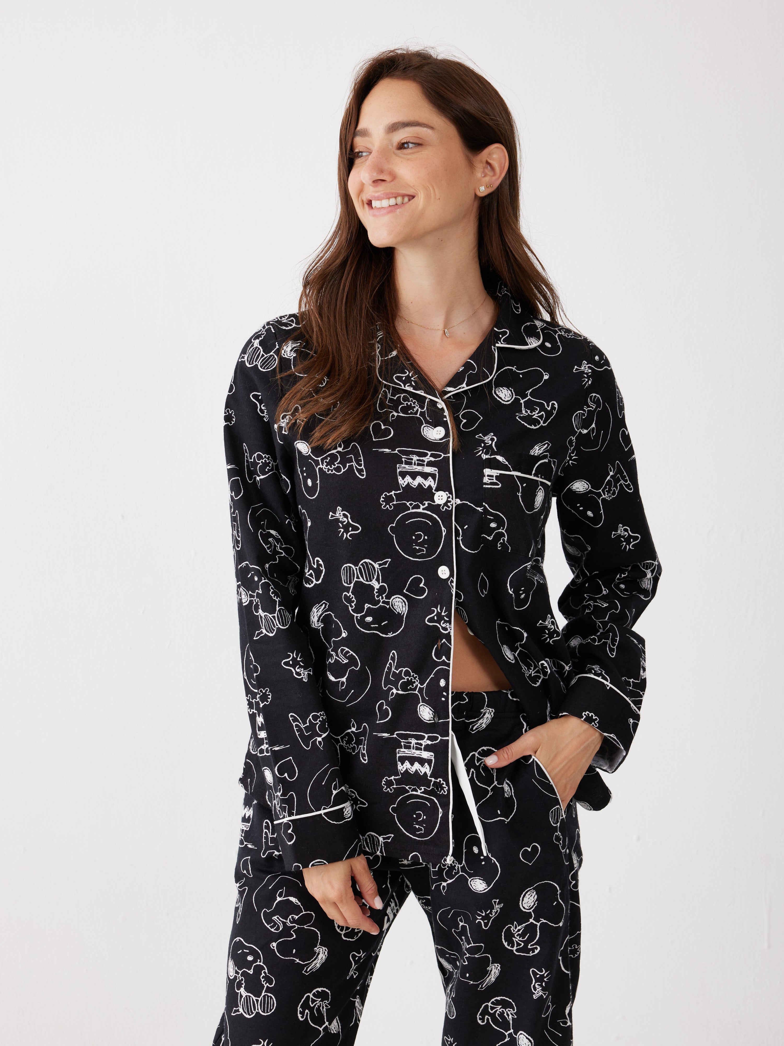 פיג'מה מכופתרת סנופי וחברים 100% כותנה ארוגה - שחור