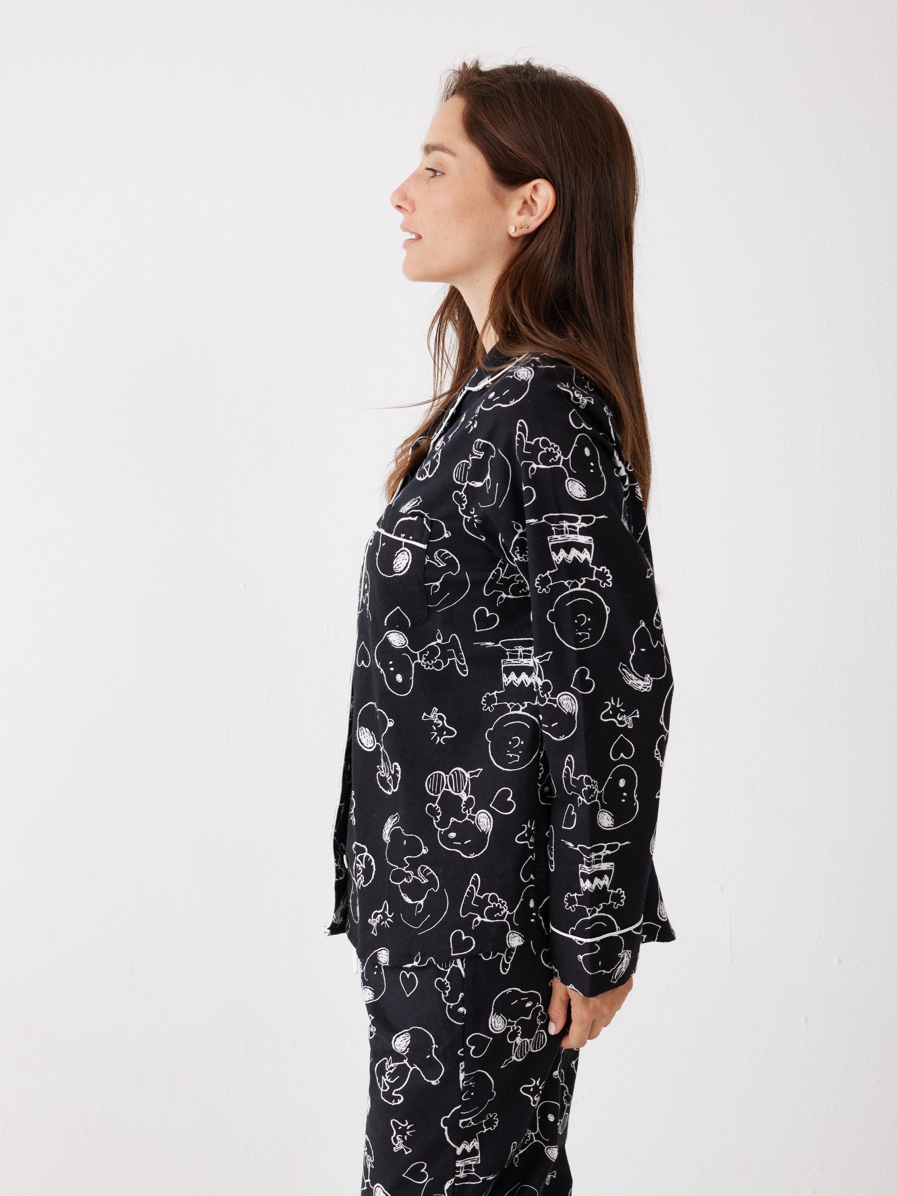 פיג'מה מכופתרת סנופי וחברים 100% כותנה ארוגה - שחור