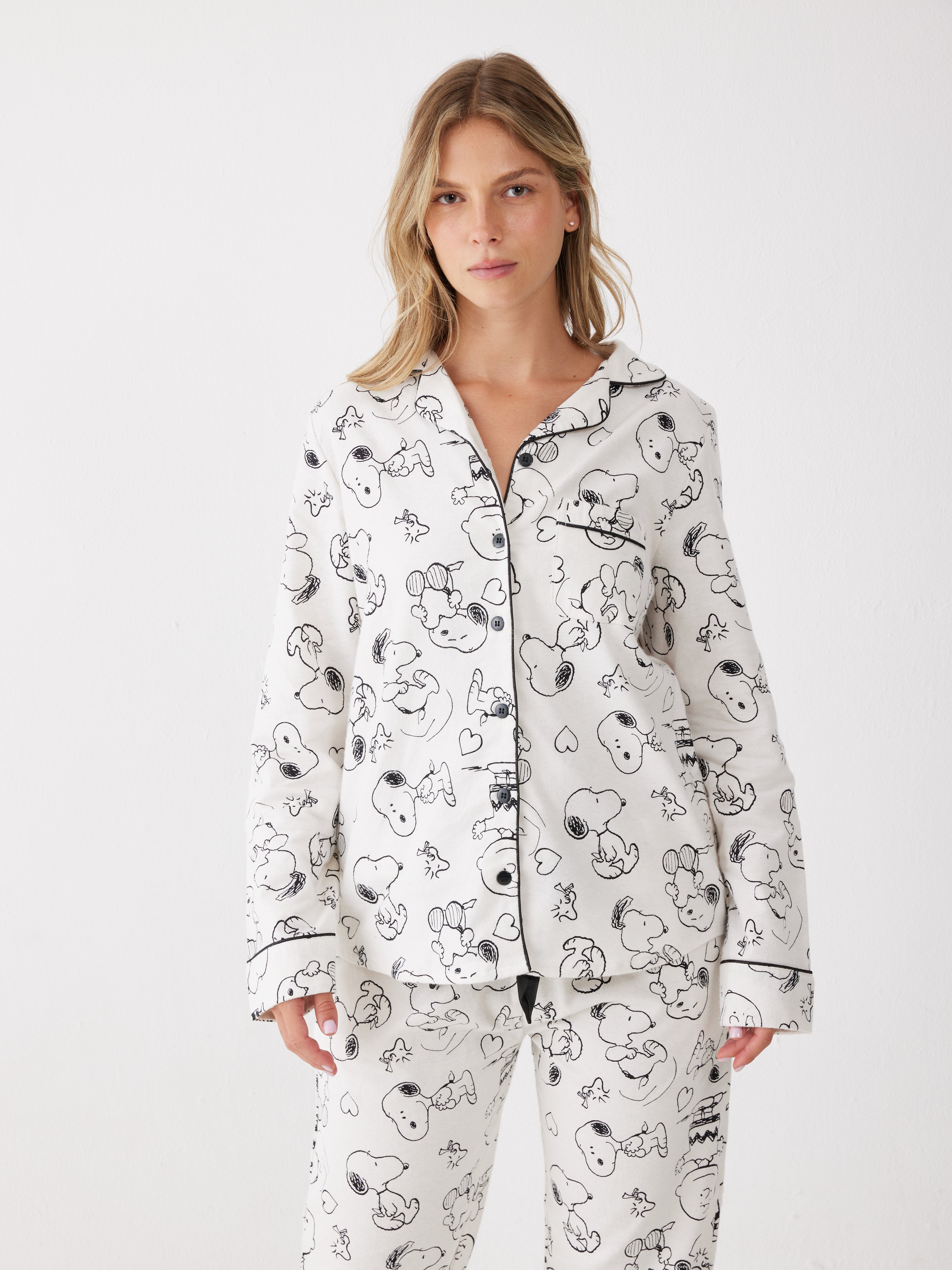 פיג'מה מכופתרת סנופי וחברים 100% כותנה ארוגה - שמנת