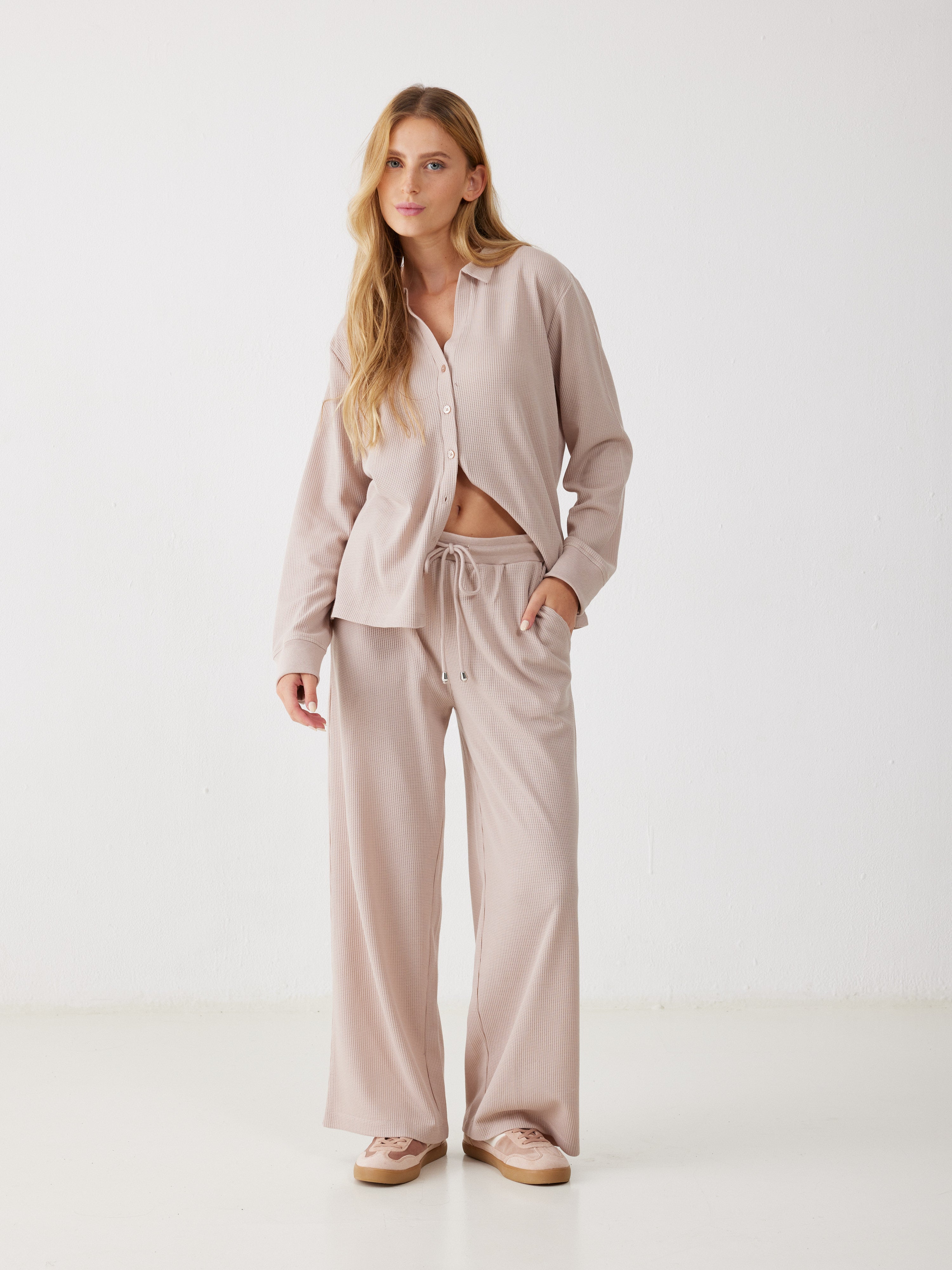 חליפת פנאי מכופתרת וואפל - חול