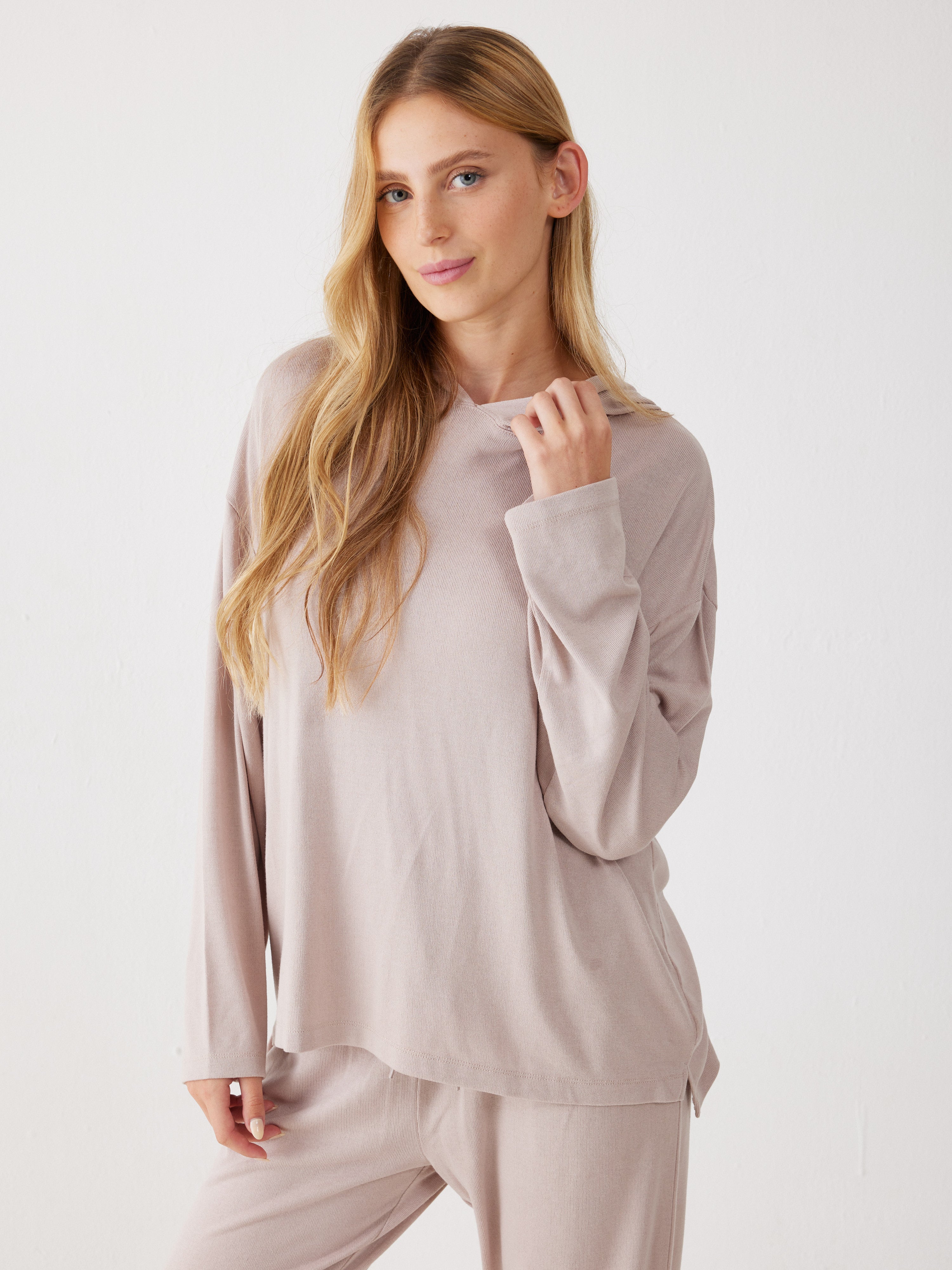 חליפת פנאי קפוצ'ון סריג דק - חול