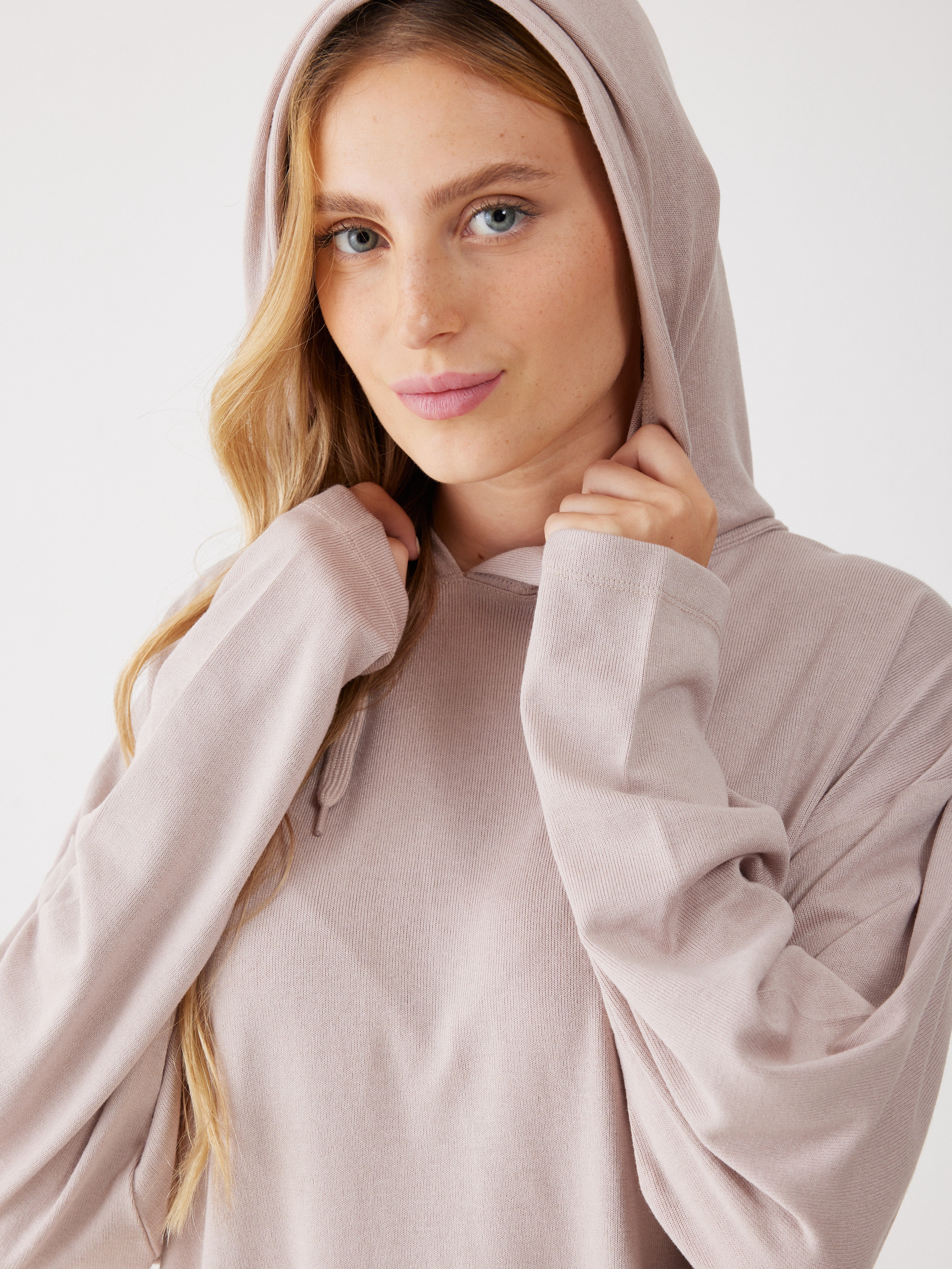 חליפת פנאי קפוצ'ון סריג דק - חול