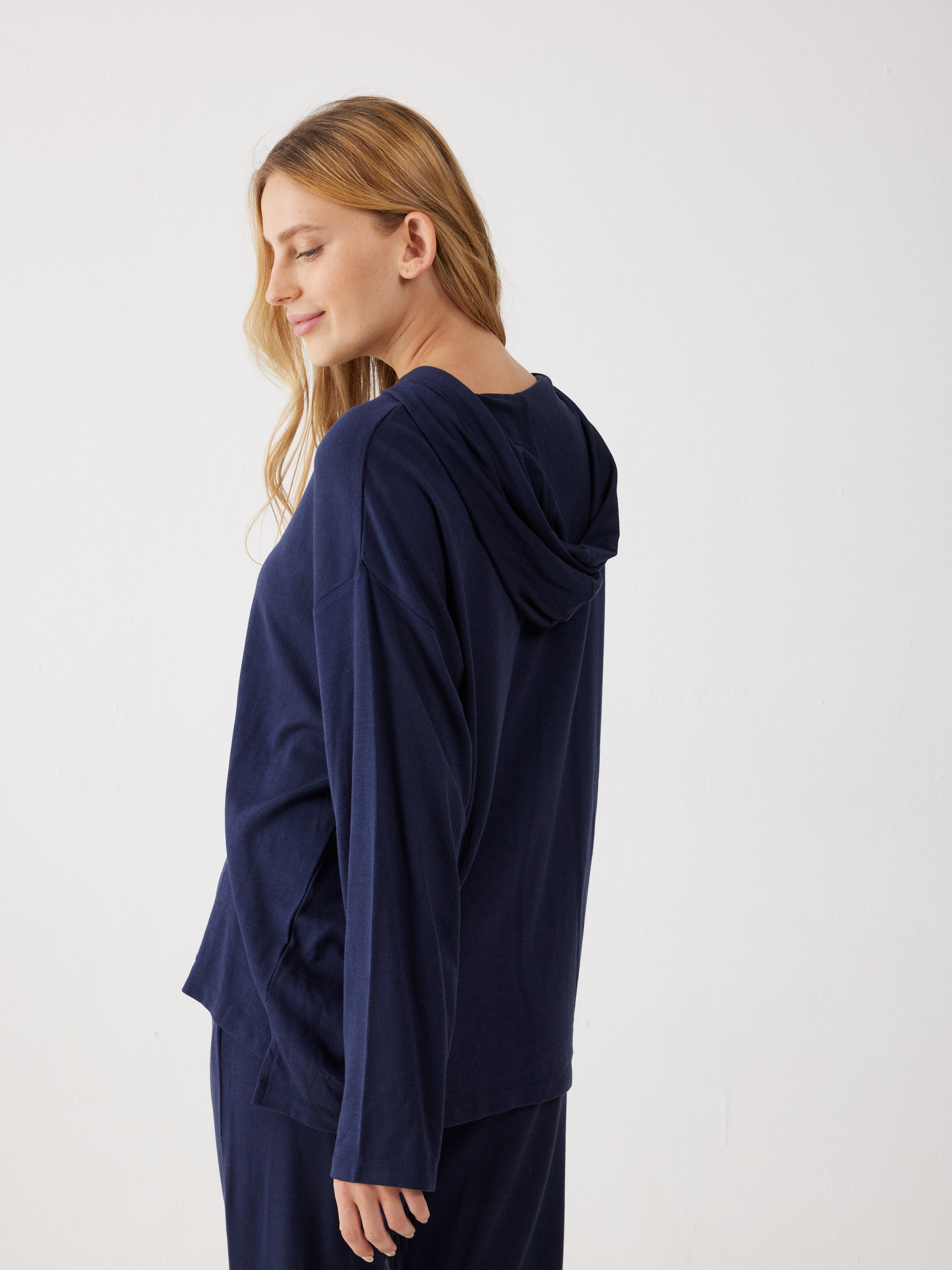 חליפת פנאי קפוצ'ון סריג דק - כחול נייבי