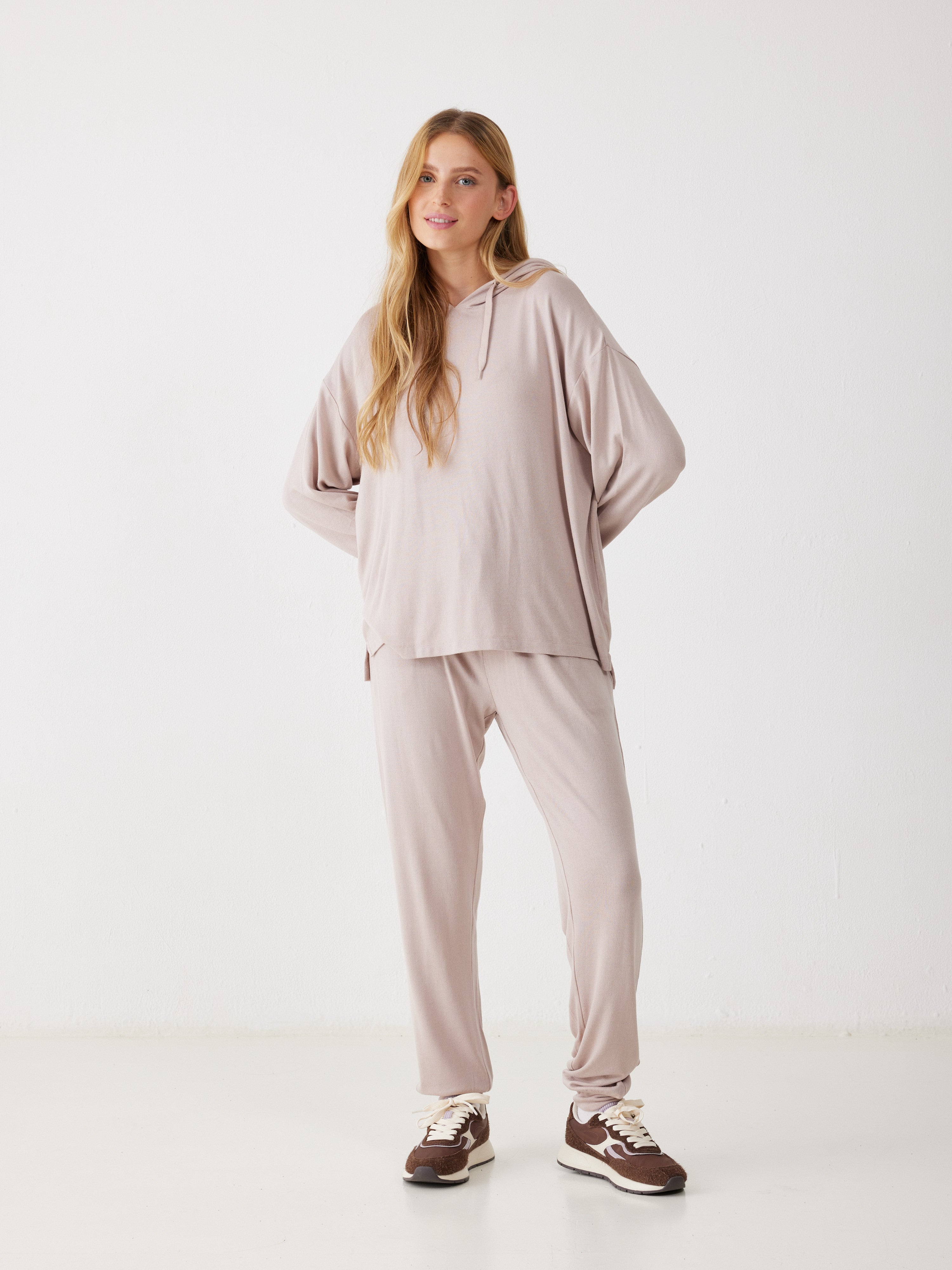 חליפת פנאי קפוצ'ון סריג דק - חול