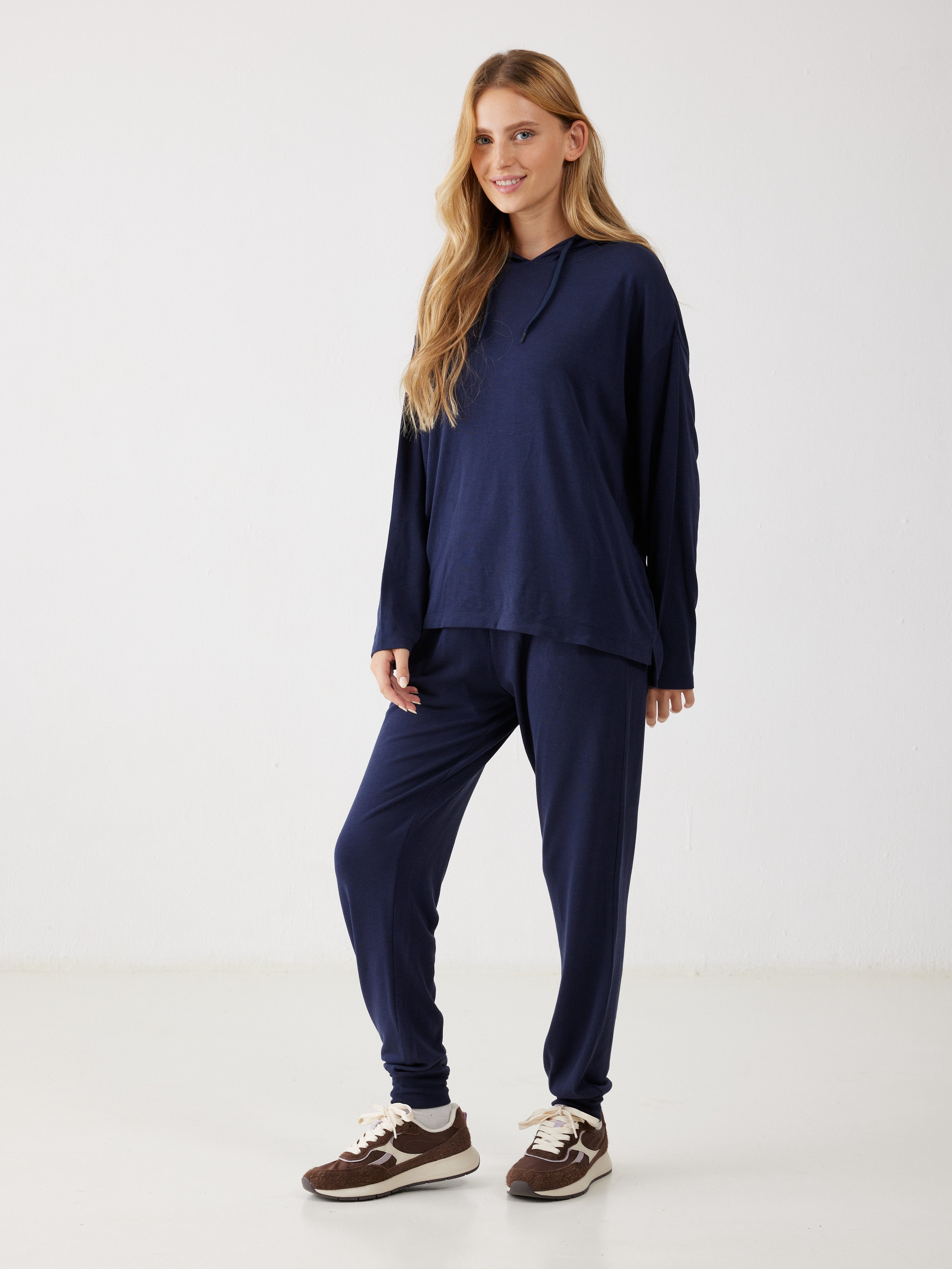 חליפת פנאי קפוצ'ון סריג דק - כחול נייבי