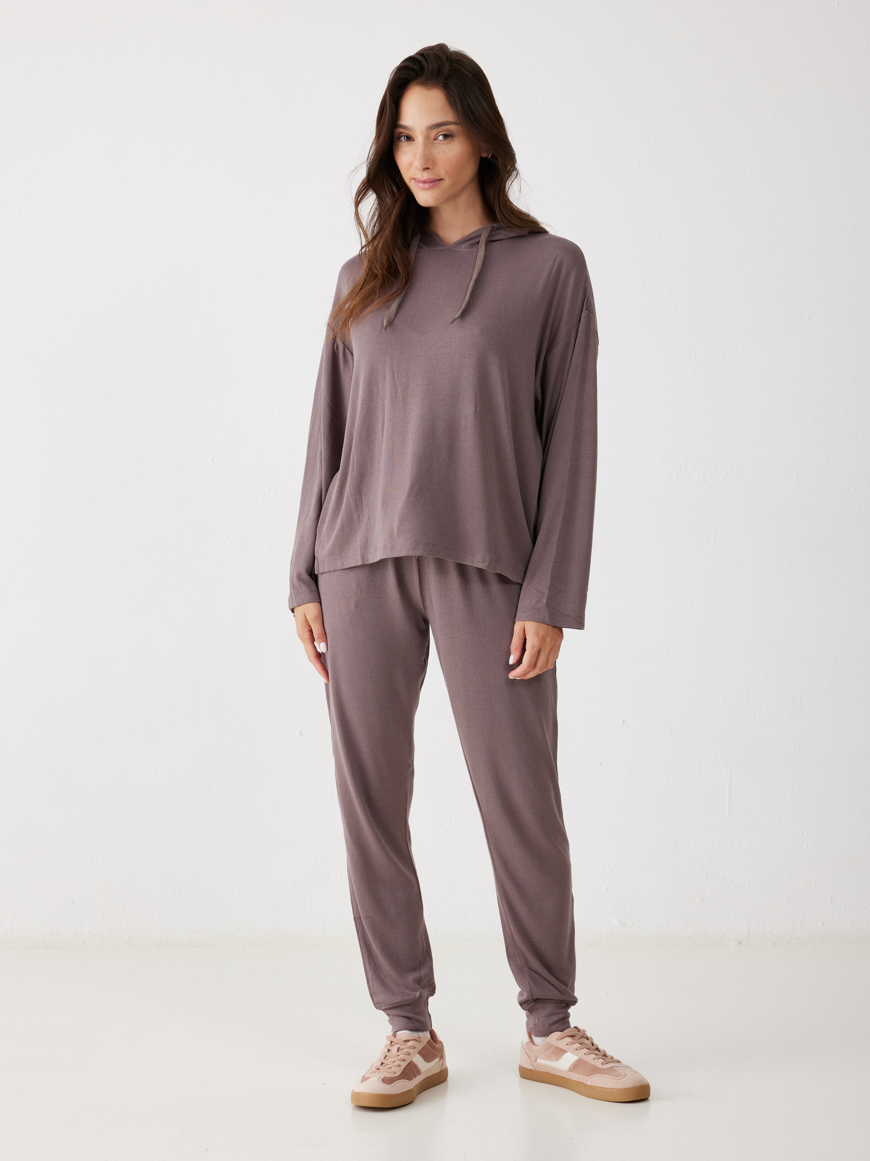 חליפת פנאי קפוצ'ון סריג דק - חום