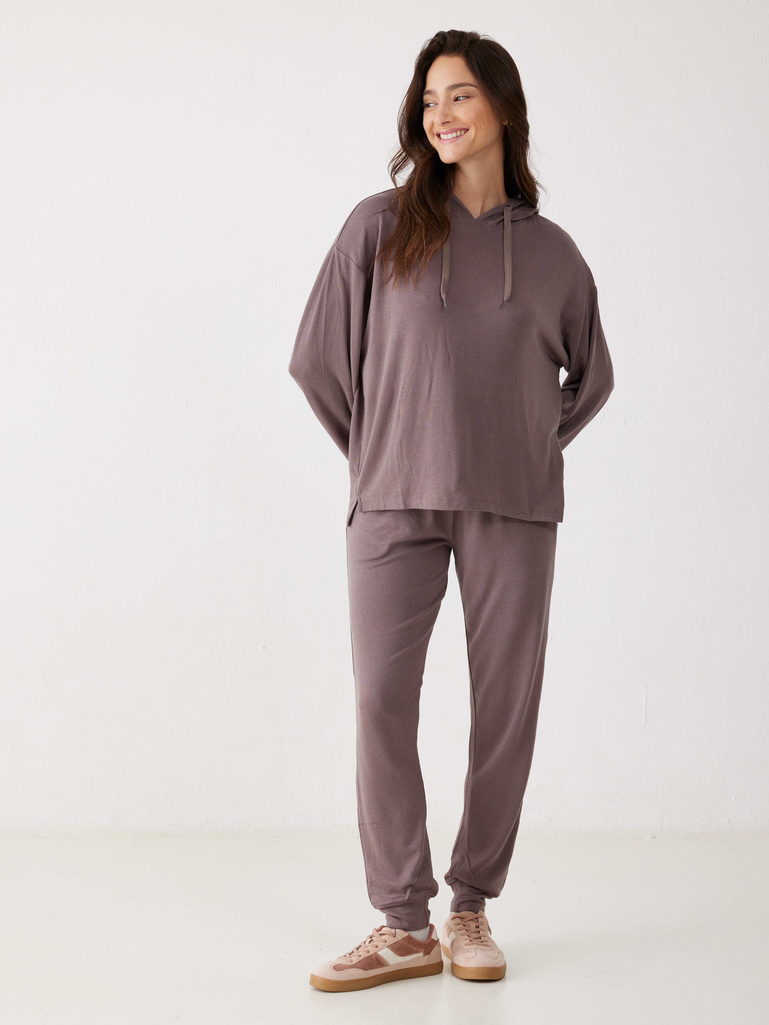 חליפת פנאי קפוצ'ון סריג דק - חום