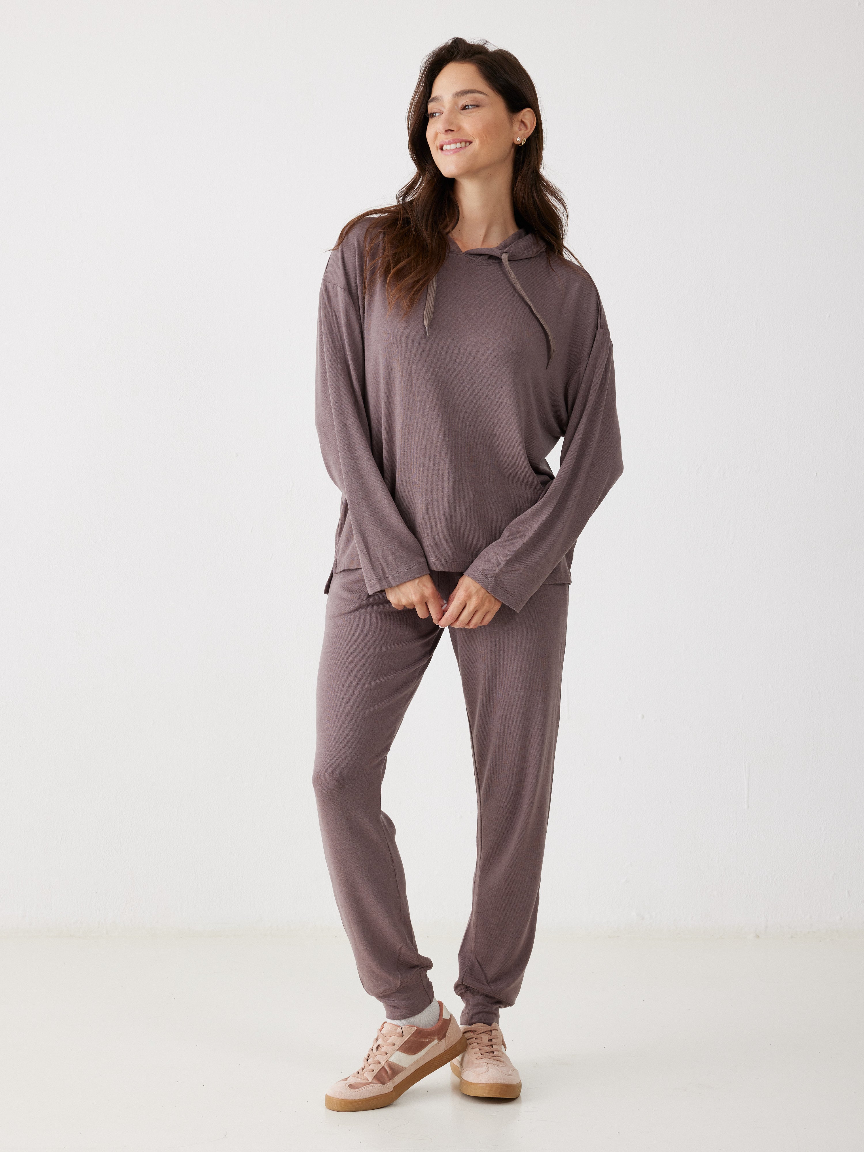 חליפת פנאי קפוצ'ון סריג דק - חום