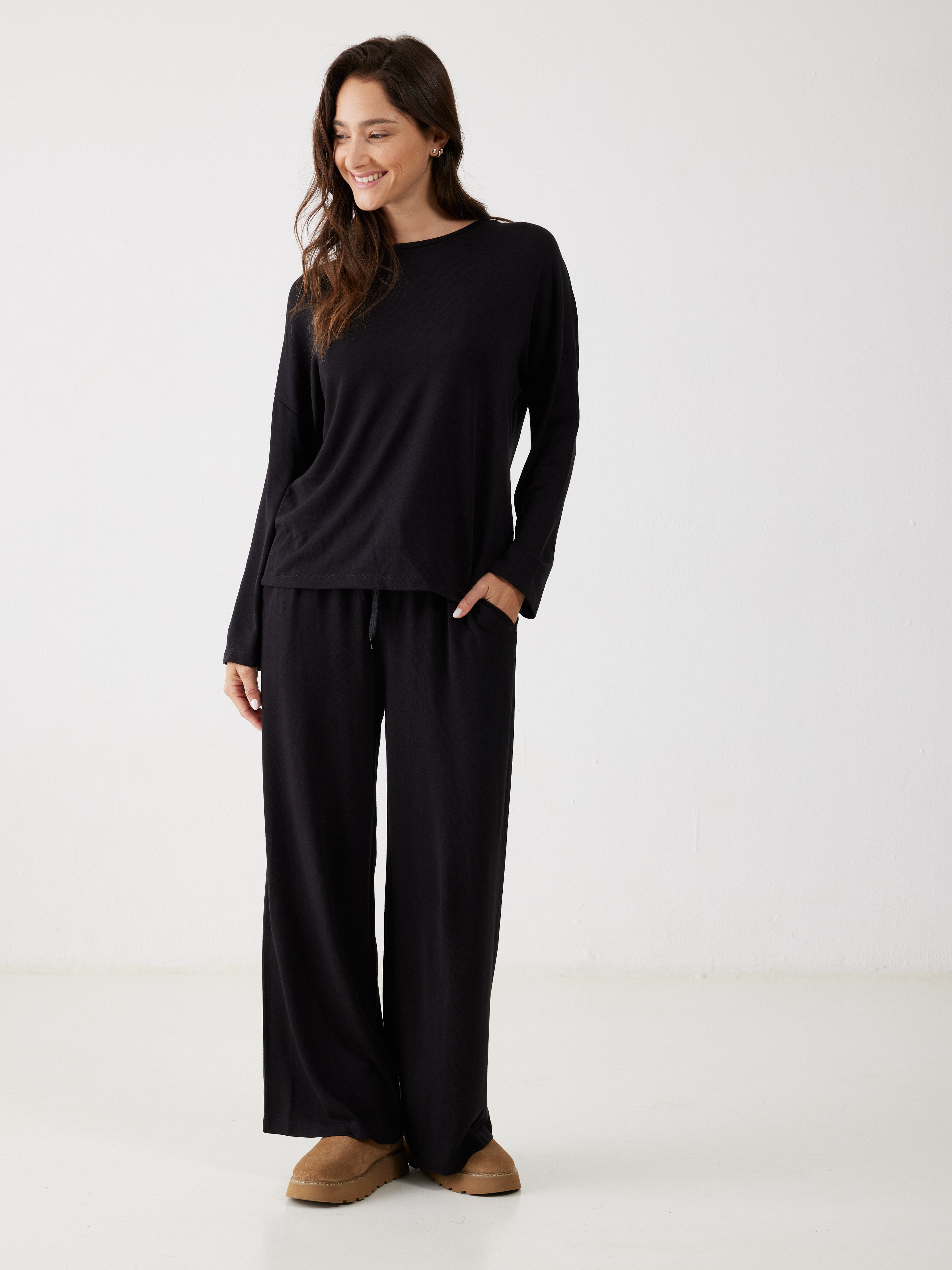 חליפת פנאי סריג דק - שחור