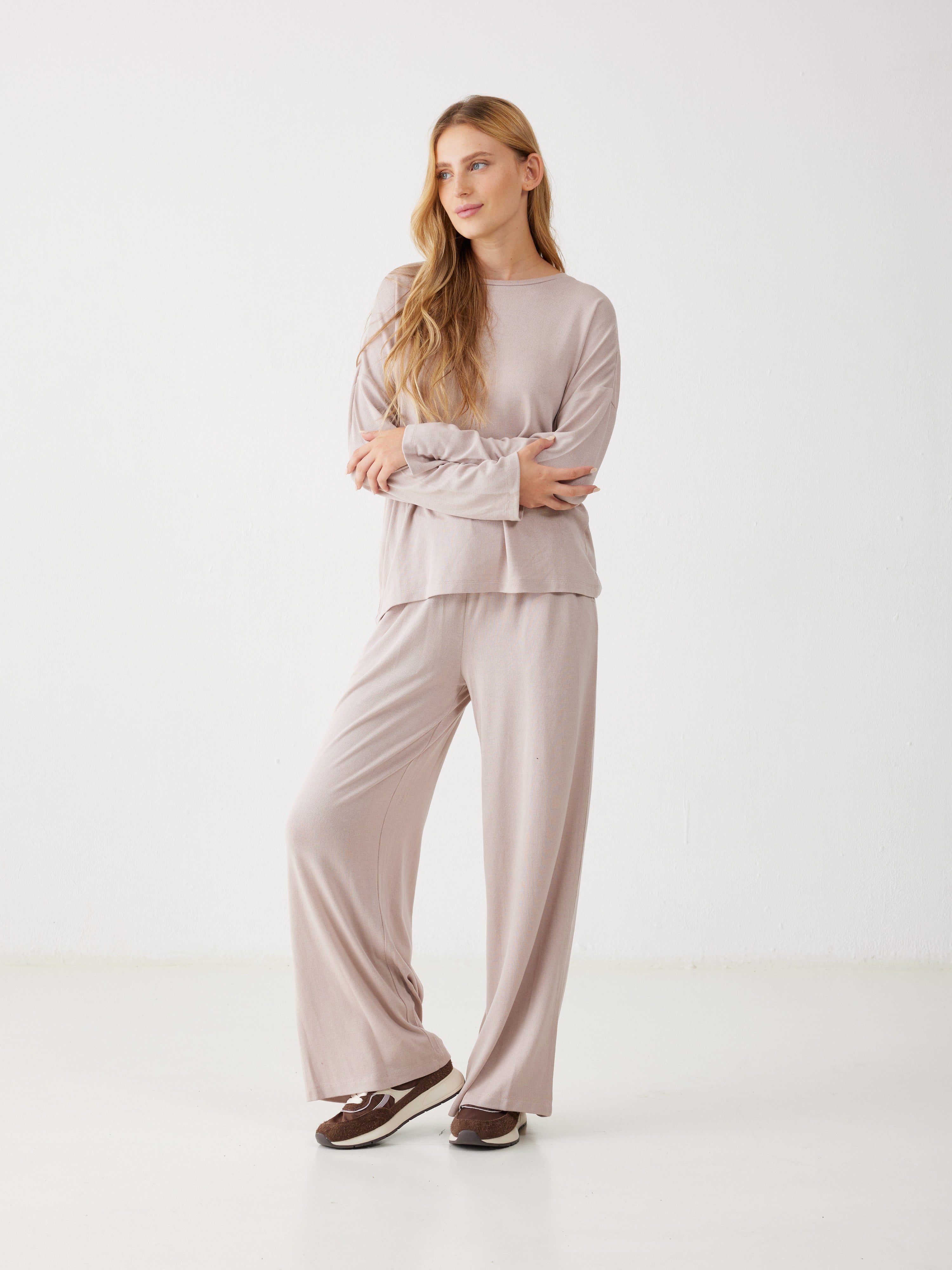 חליפת פנאי סריג דק - צבע חול