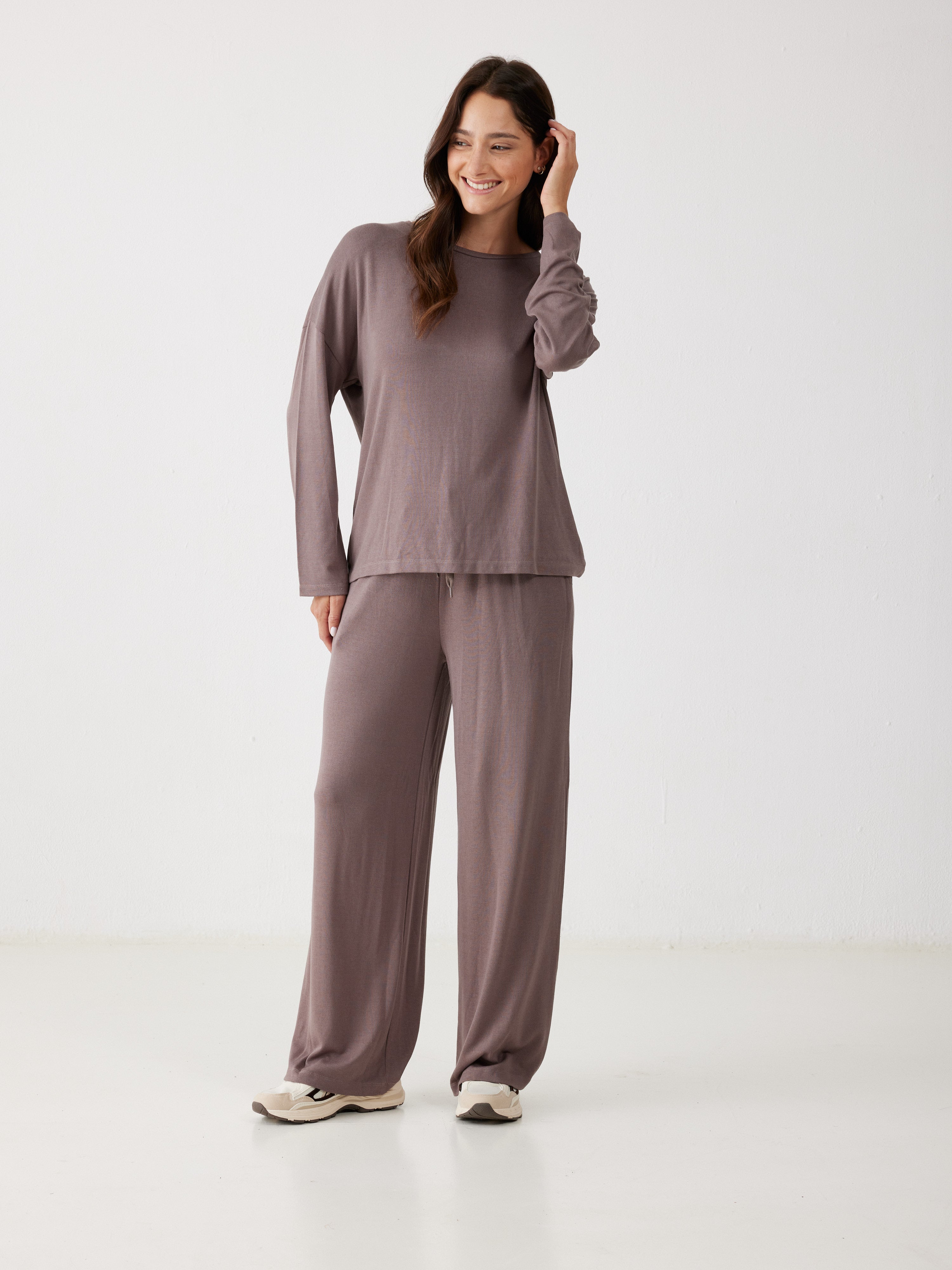 חליפת פנאי סריג דק - חום