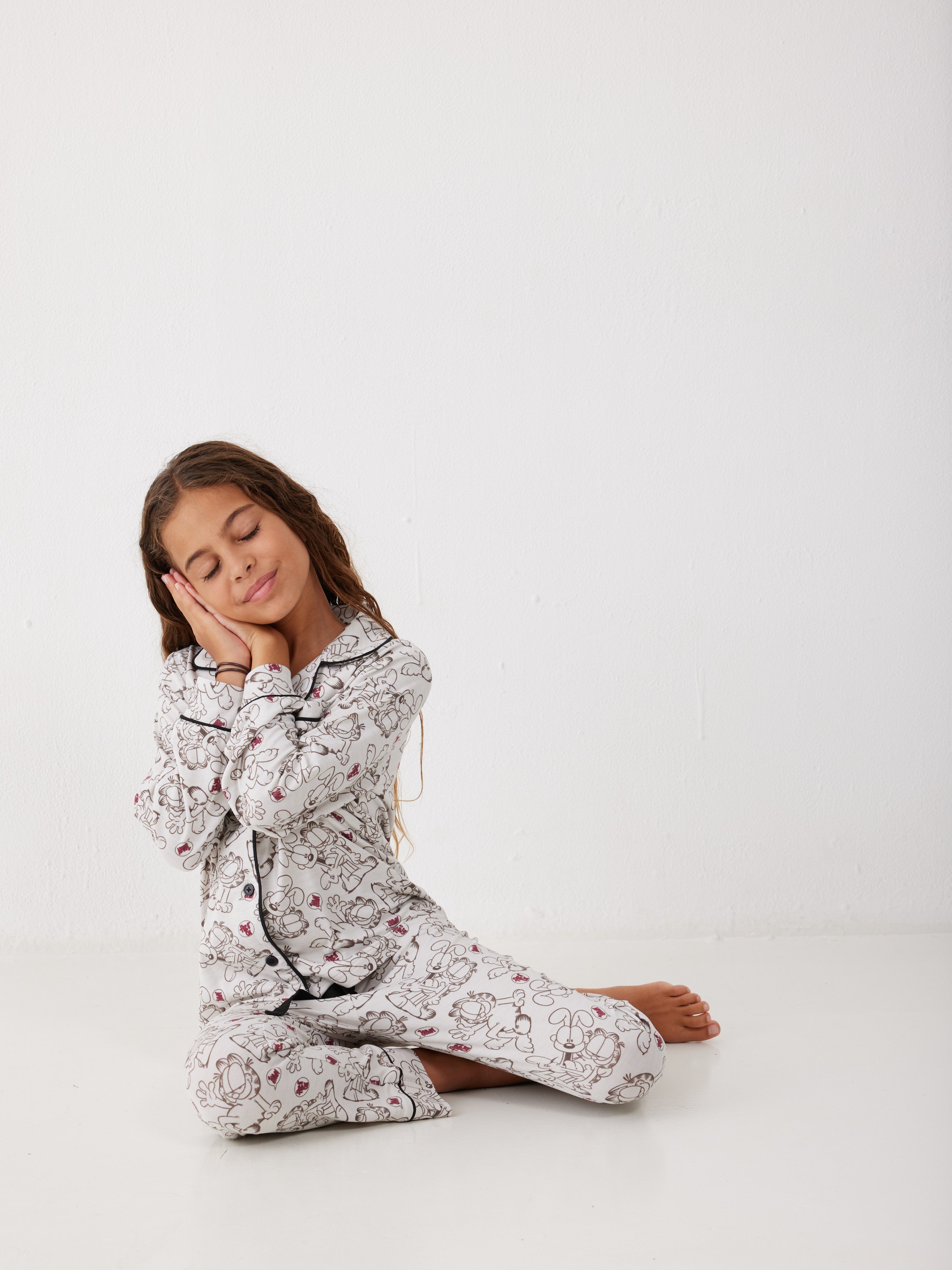 פיג'מה מכופתרת-ילדות גארפילד יאמי - בז'