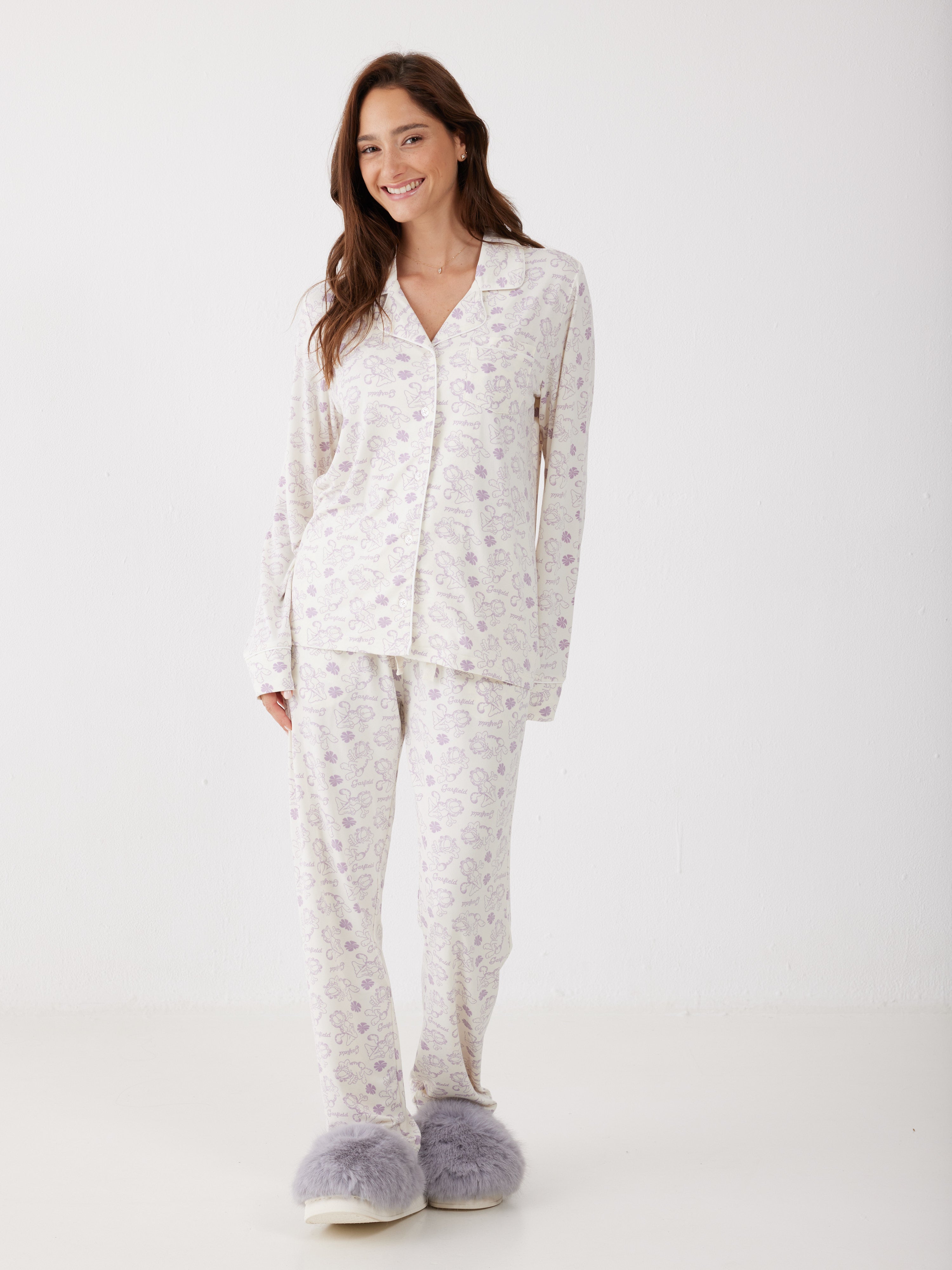 פיג'מה מכופתרת גארפילד יאמי - שמנת