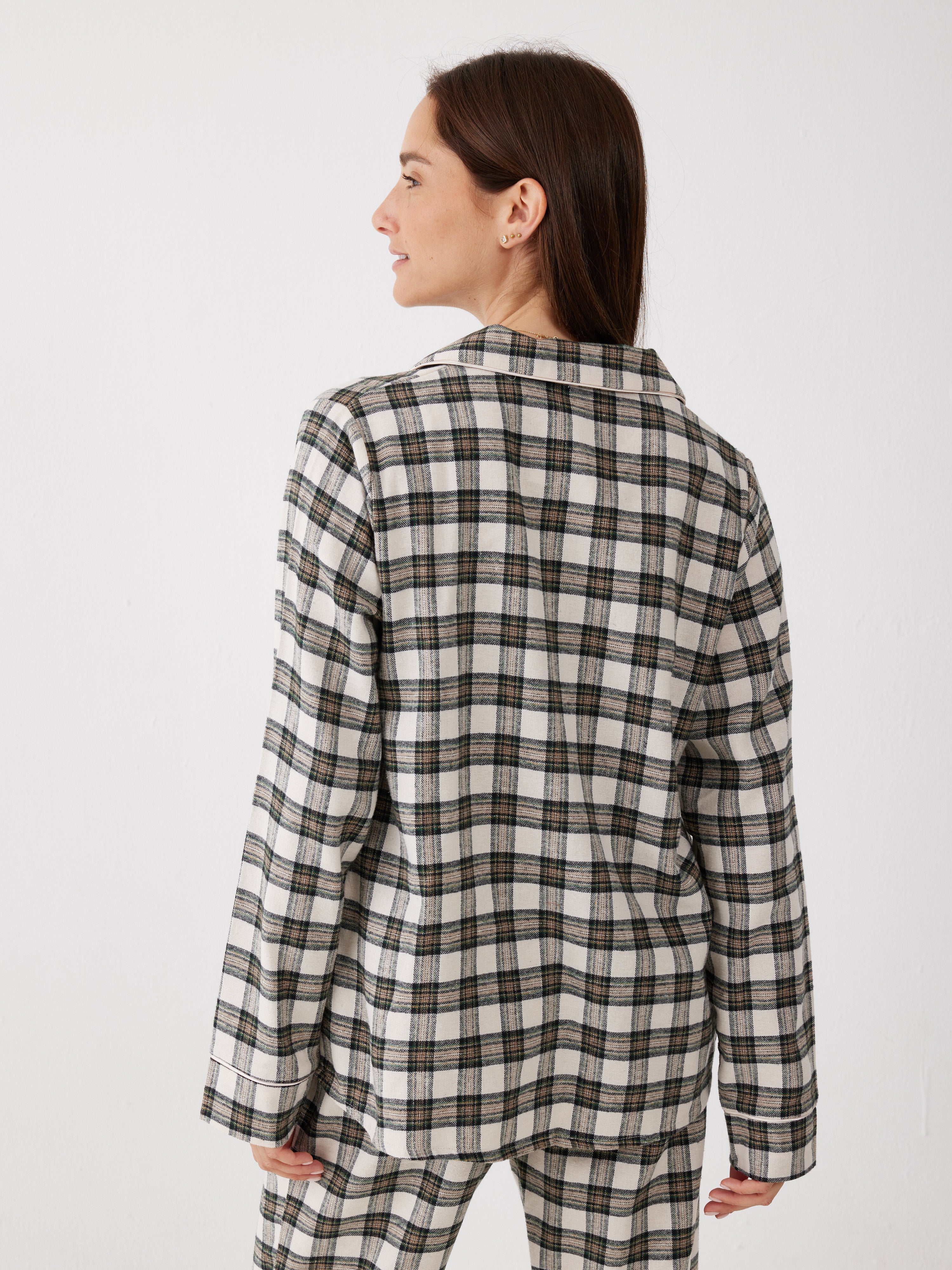 פיג'מת פלנל מכופתרת - בז