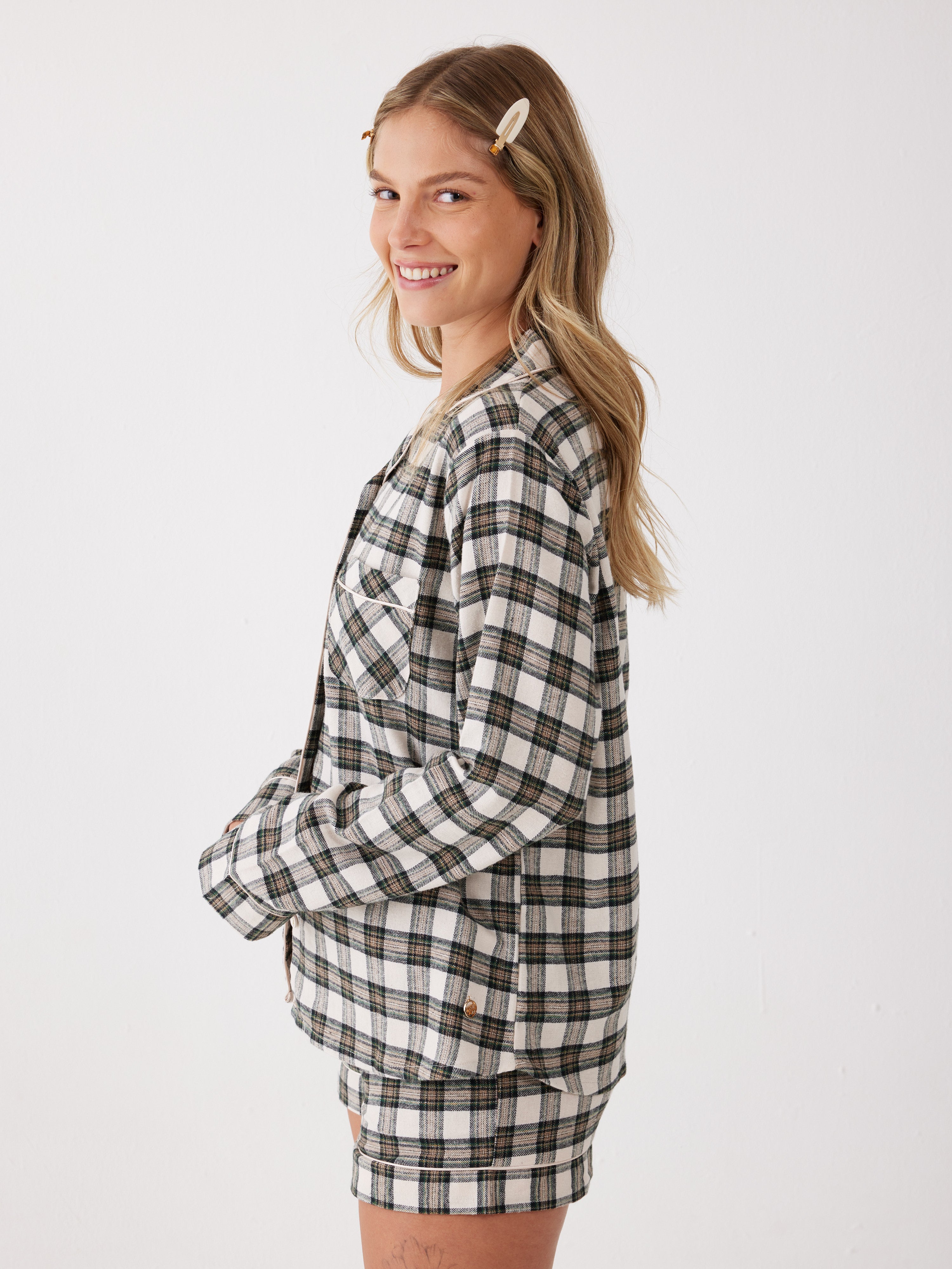 פיג'מת פלנל מכופתרת מכנס קצר - בז